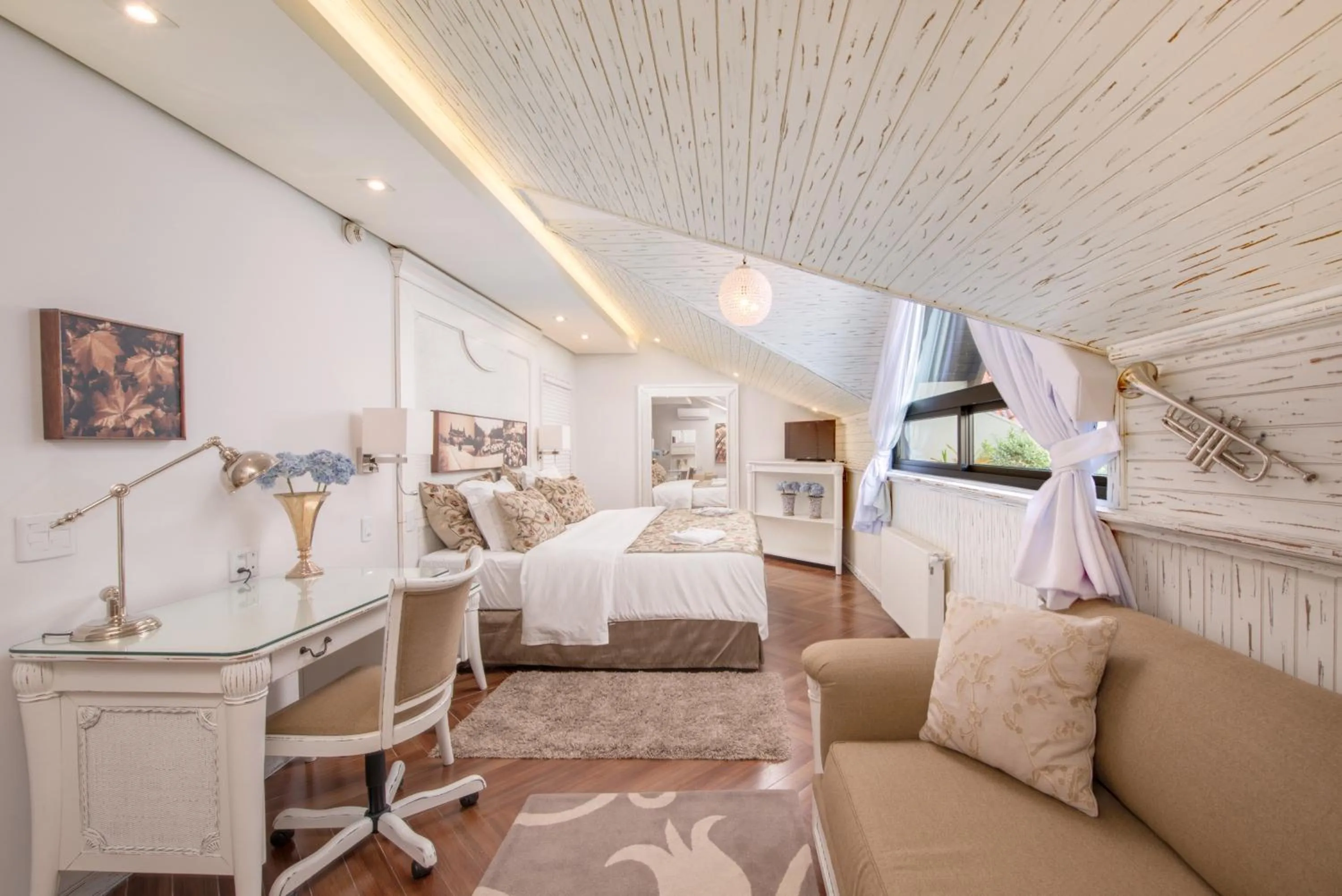 Junior Suite in Wish Serrano Resort