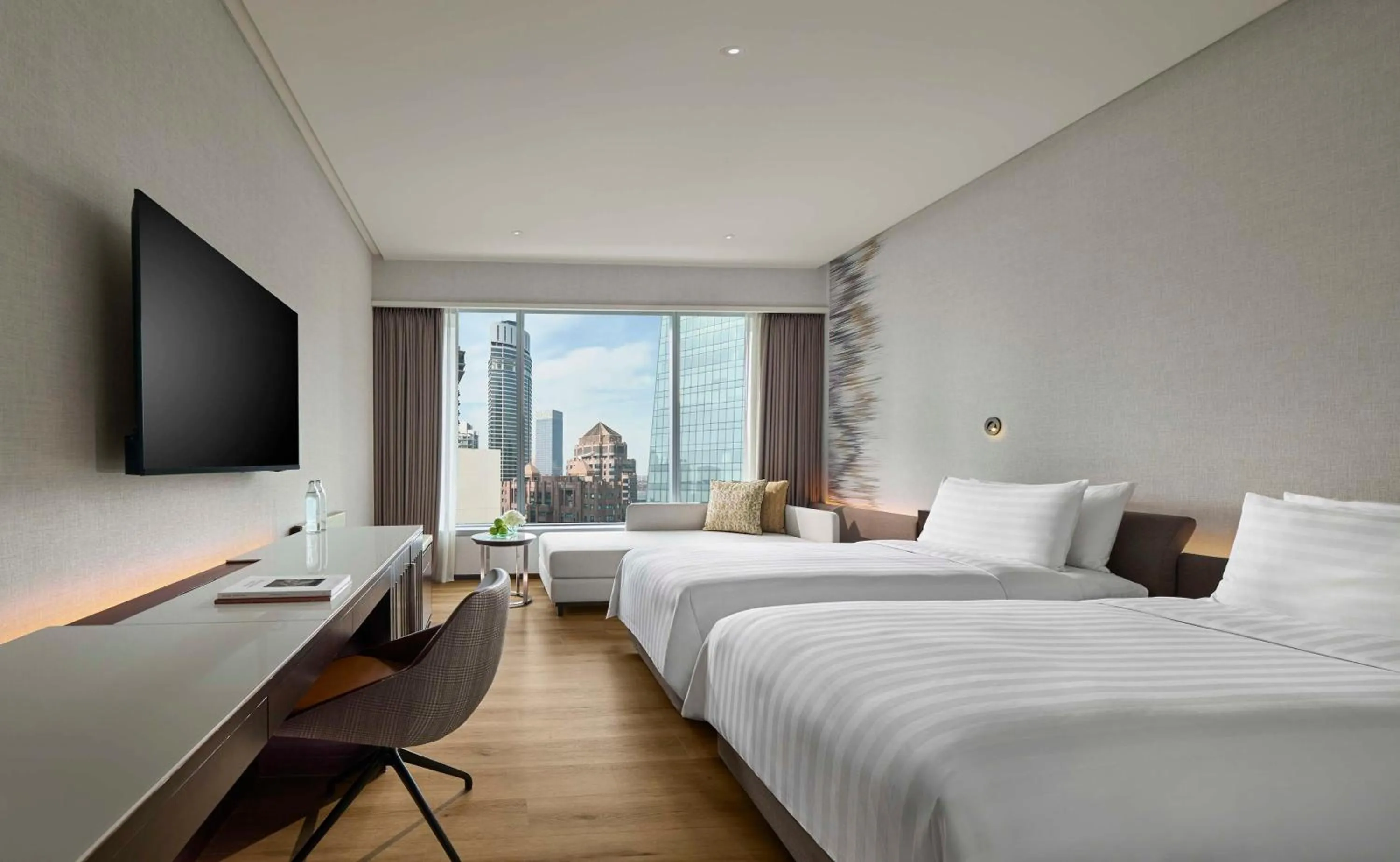 Deluxe Room – Twin bed (Newly Refurbished) in Traders Hotel, Kuala Lumpur