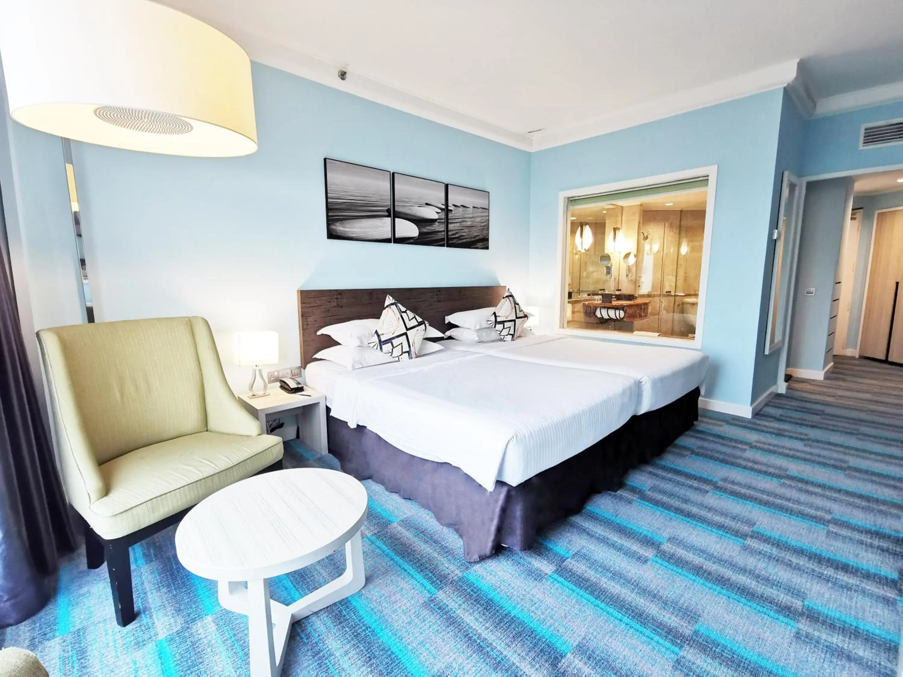 Deluxe Seaview Twin Room in Thistle Johor Bahru