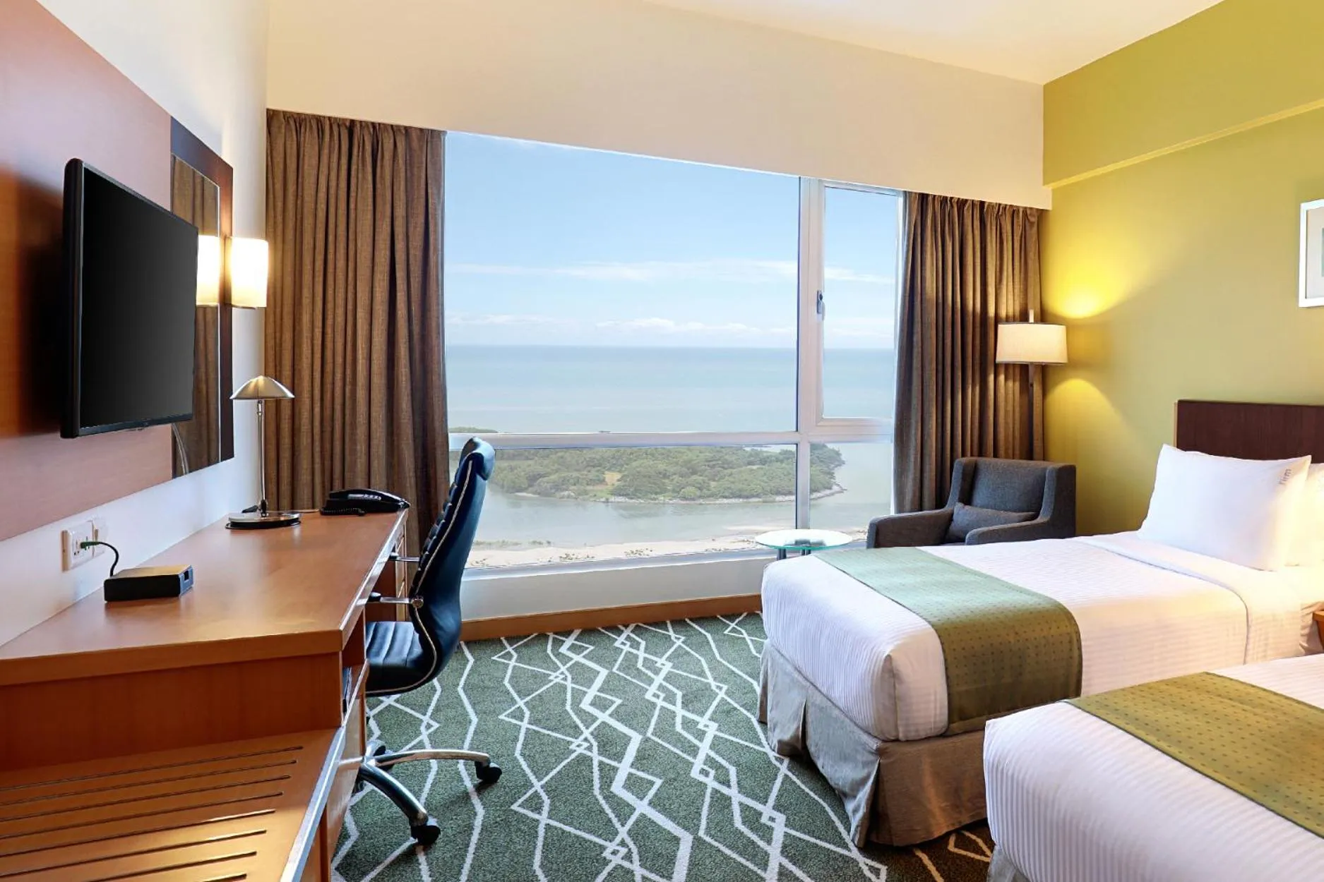 2 Single Beds Standard Lounge Access Sea View in Holiday Inn Melaka by IHG