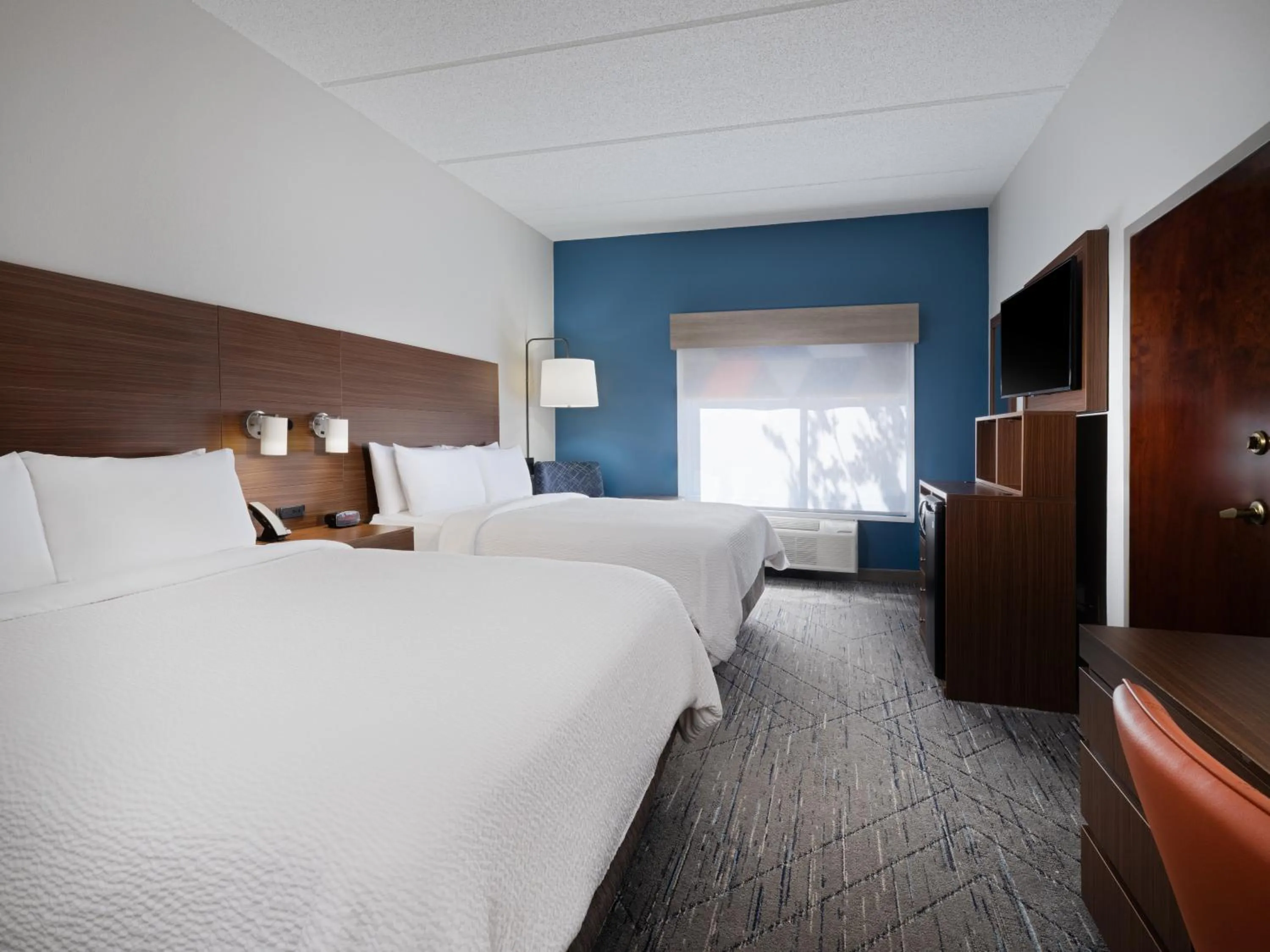 Standard Queen Room with Two Queen Beds and Mobility Accessible Tub in Holiday Inn Express & Suites Augusta West - Ft Gordon Area by IHG
