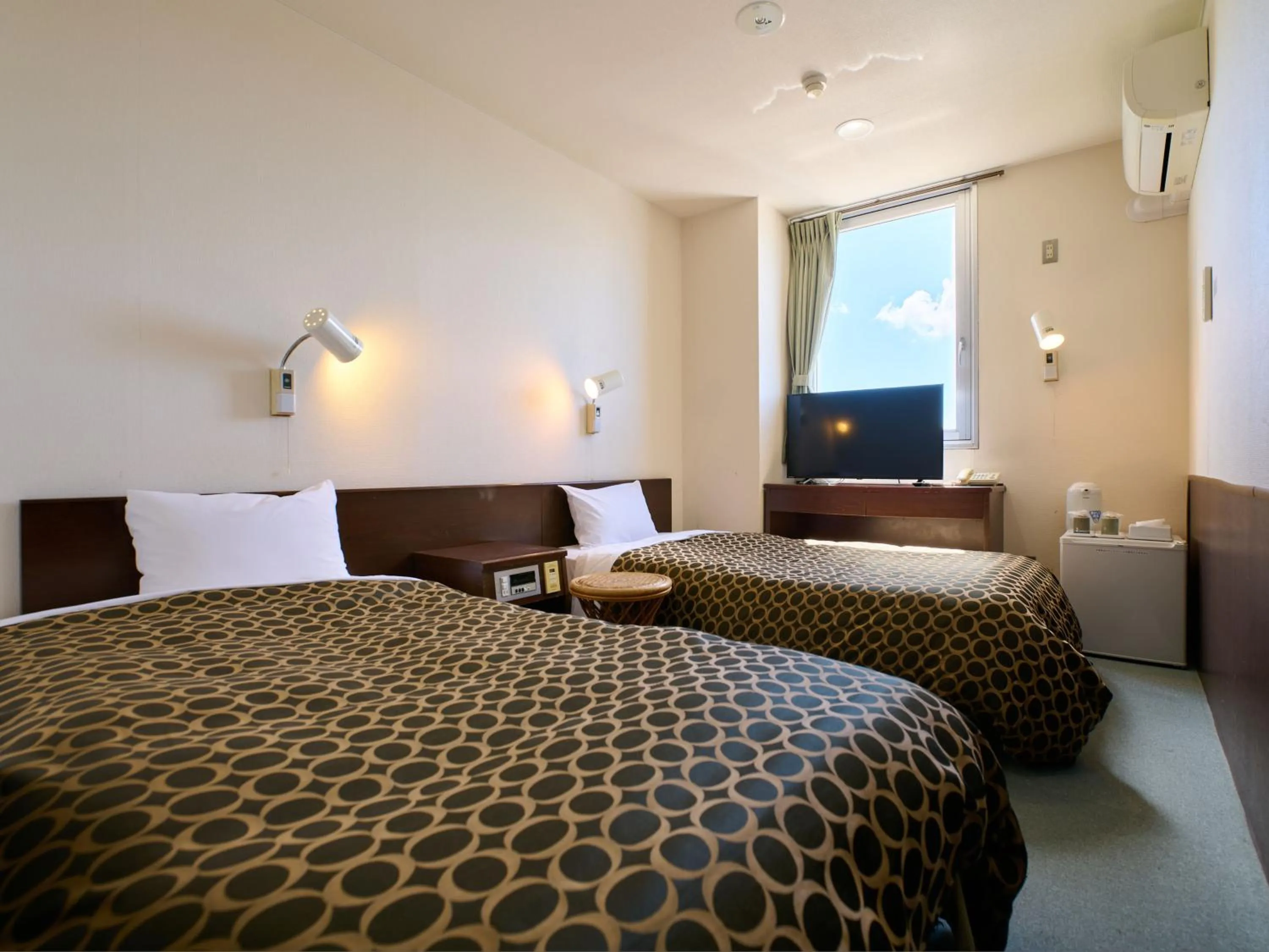 Twin Room - single occupancy - Non-Smoking in Business Hotel Okadaya Bayside