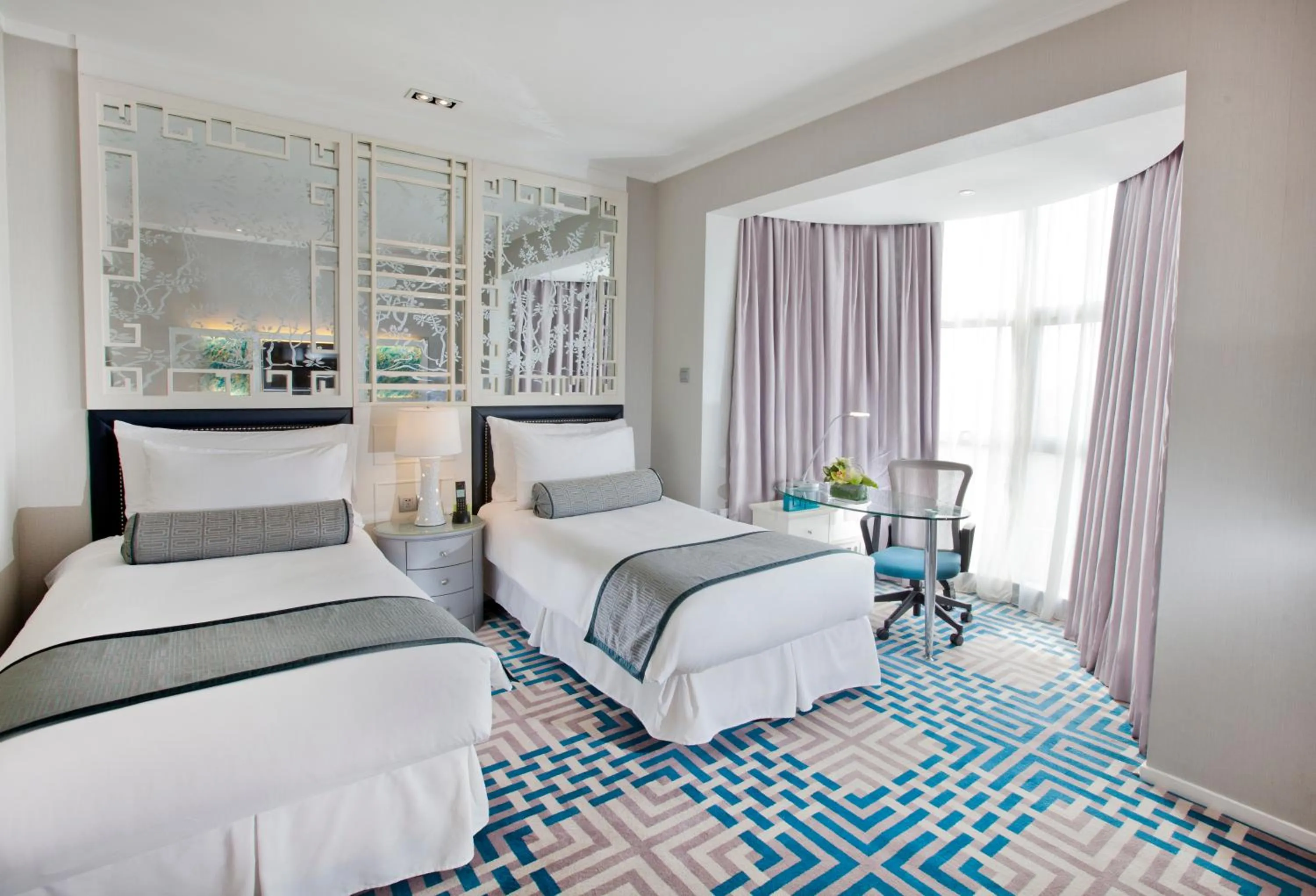 Deluxe Twin Room with City View in Dorsett Shanghai