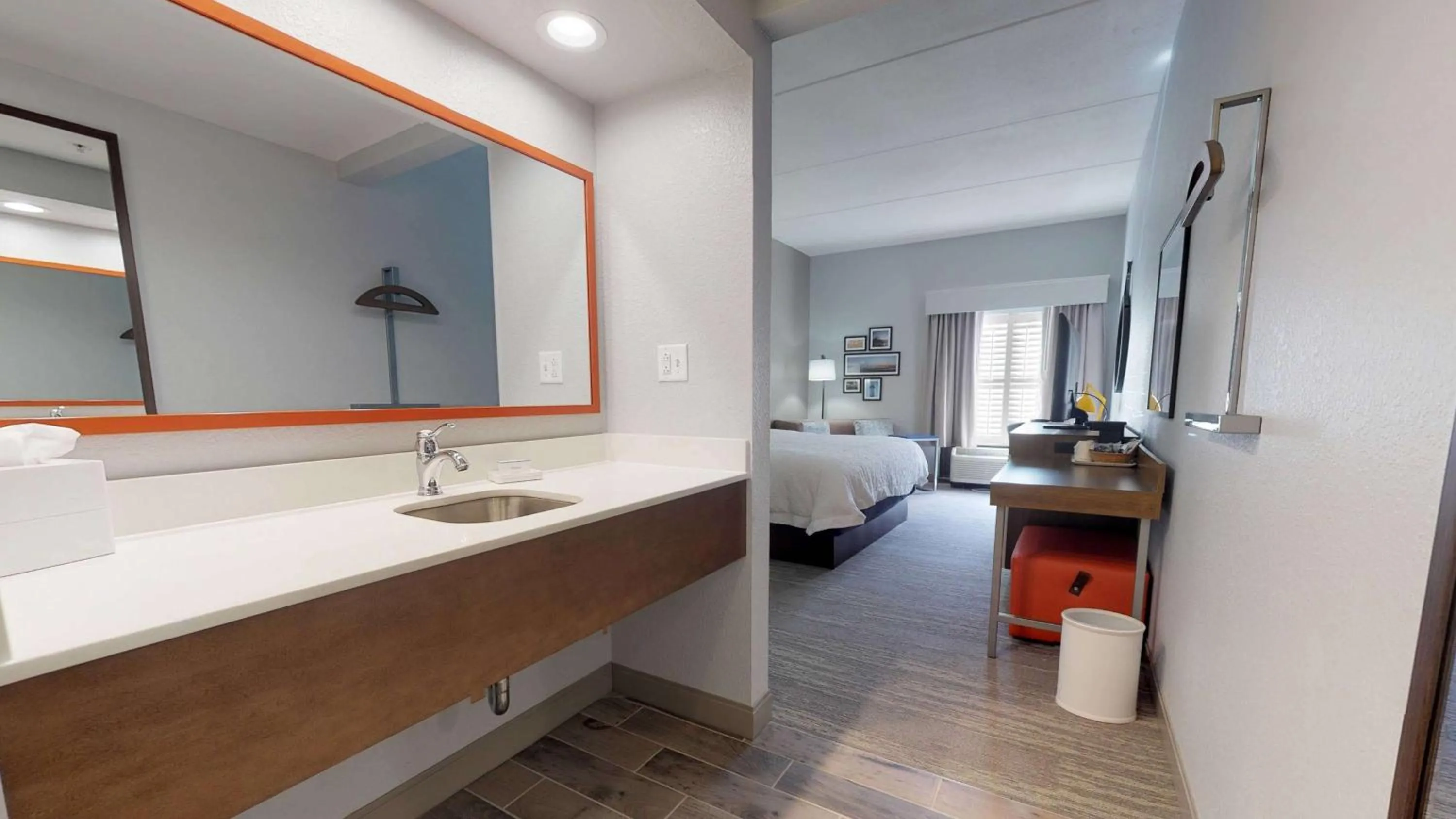 King Room with King Bed - Non-Smoking in Hampton Inn St. Simons Island