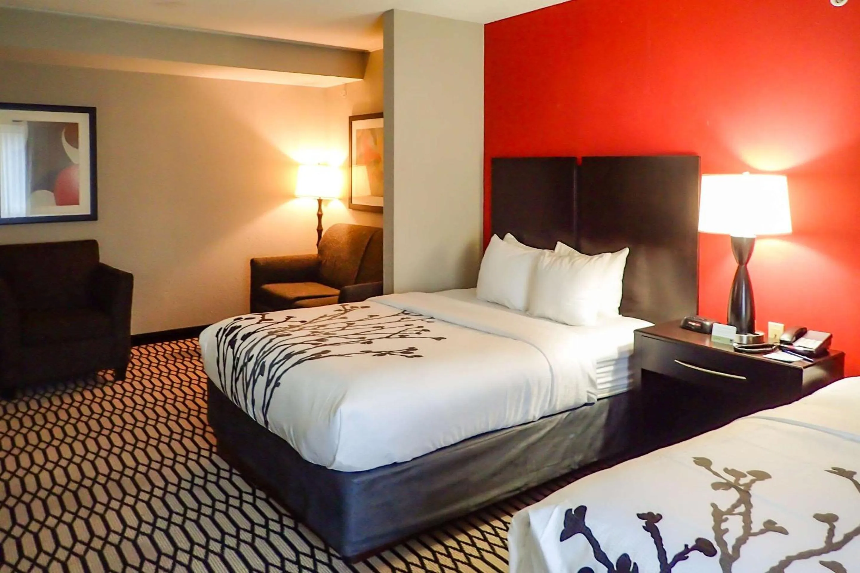 Queen Suite with Two Queen Beds and Sofa Bed - Non-Smoking in Independent SPHC BWI Suites
