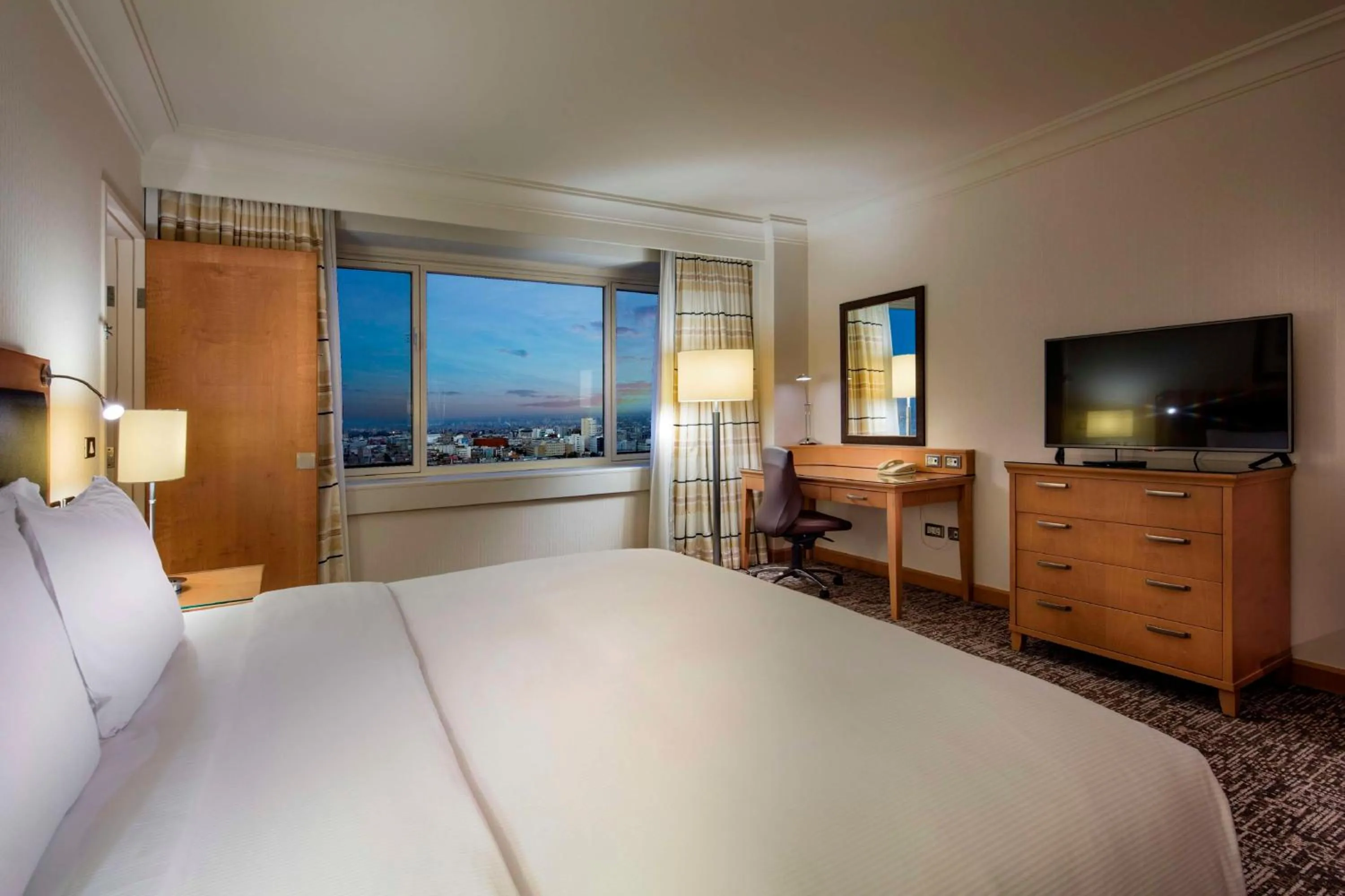 Deluxe River Kitchenette Suite in Adana HiltonSA Hotel