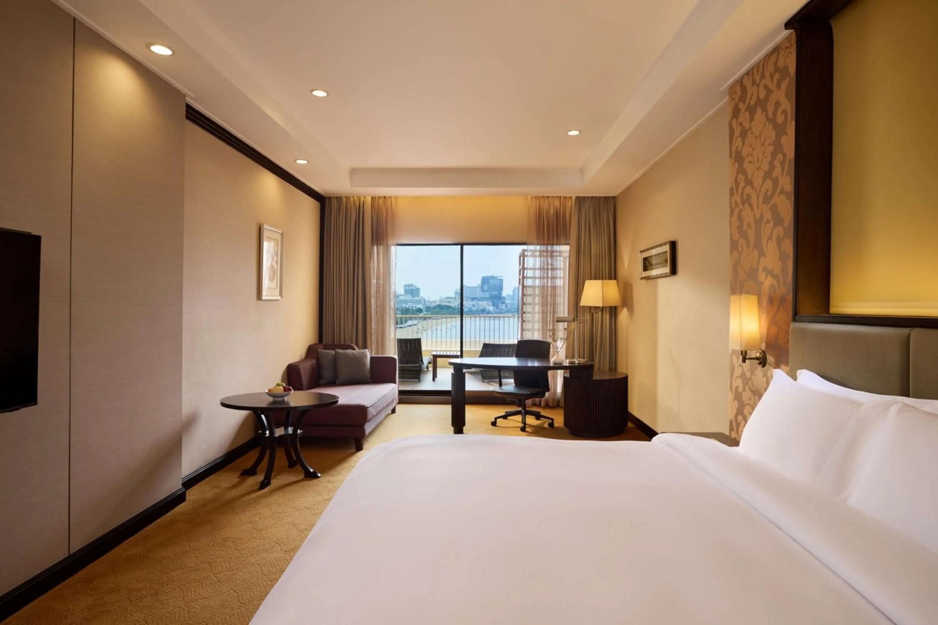 Club Grand Room King in Dusit Thani Pattaya