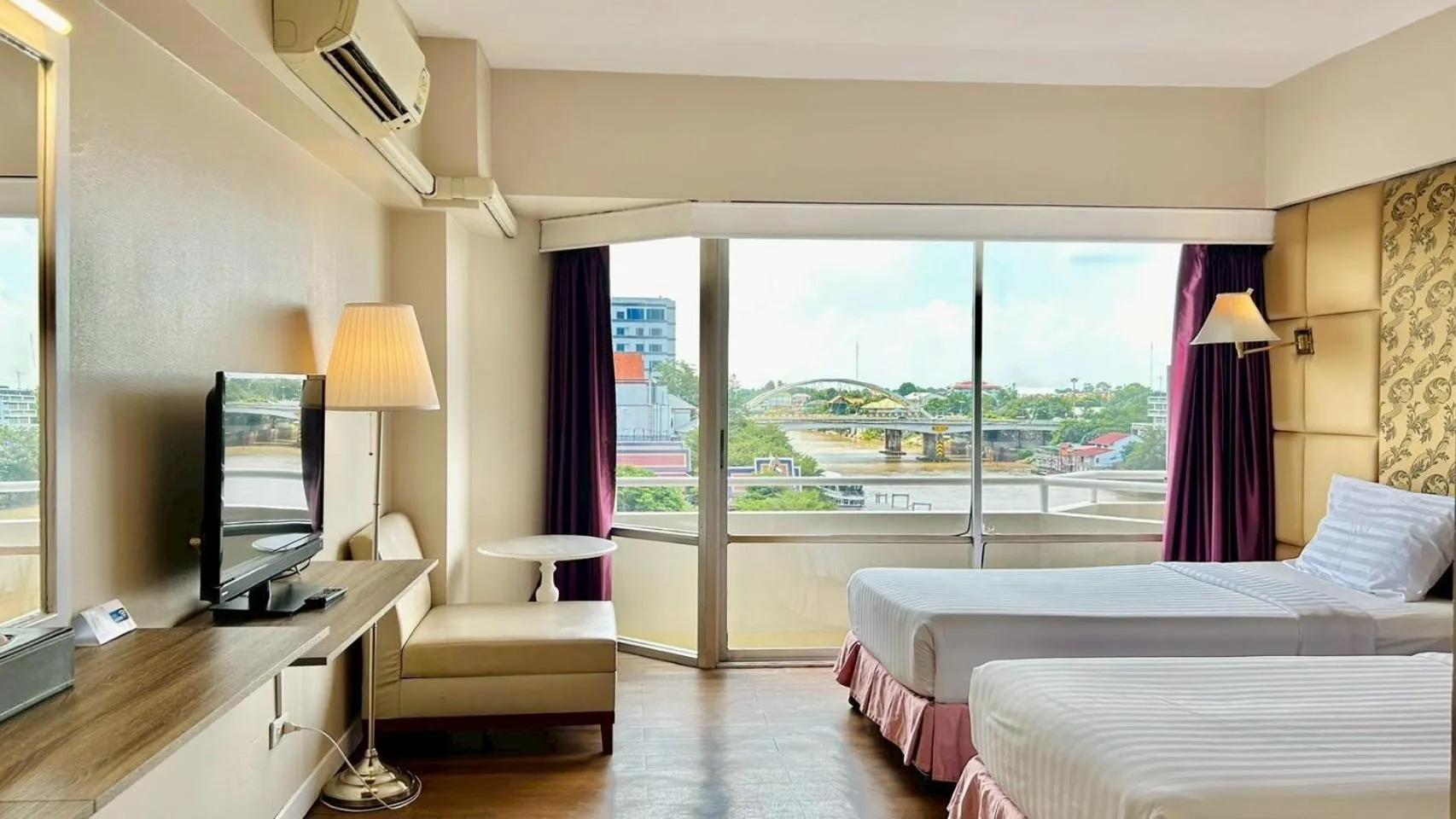 Deluxe King or Twin Room with River View in Ayothaya Riverside Hotel