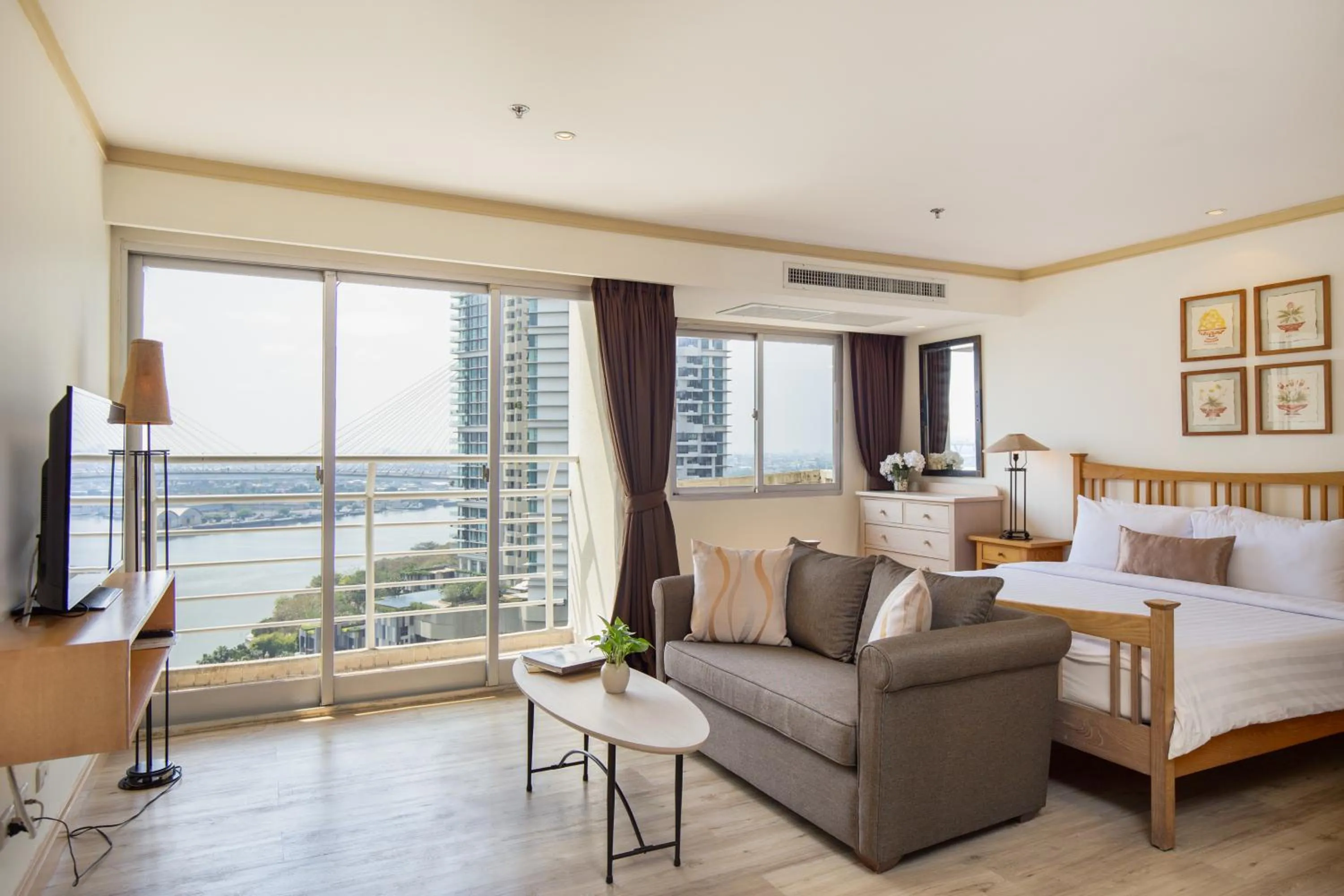 Studio Deluxe in Riverfront Bangkok