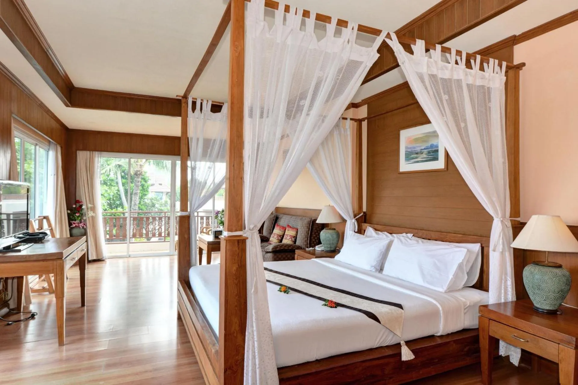 Grand Deluxe Suite with Sea View in Aloha Resort