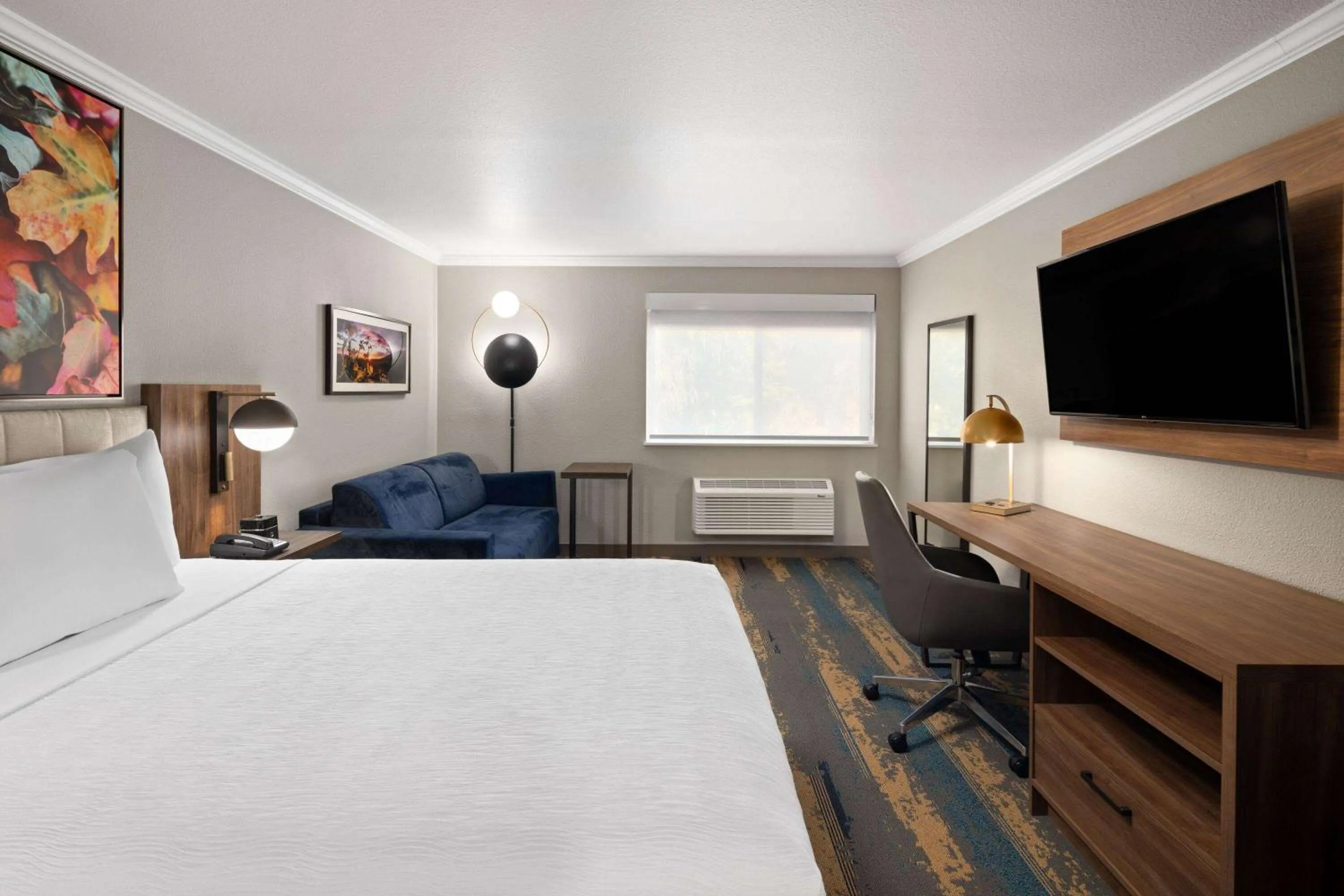 Deluxe Queen Room with Sofa Bed - Non-Smoking in La Quinta Inn & Suites by Wyndham Yakima Downtown