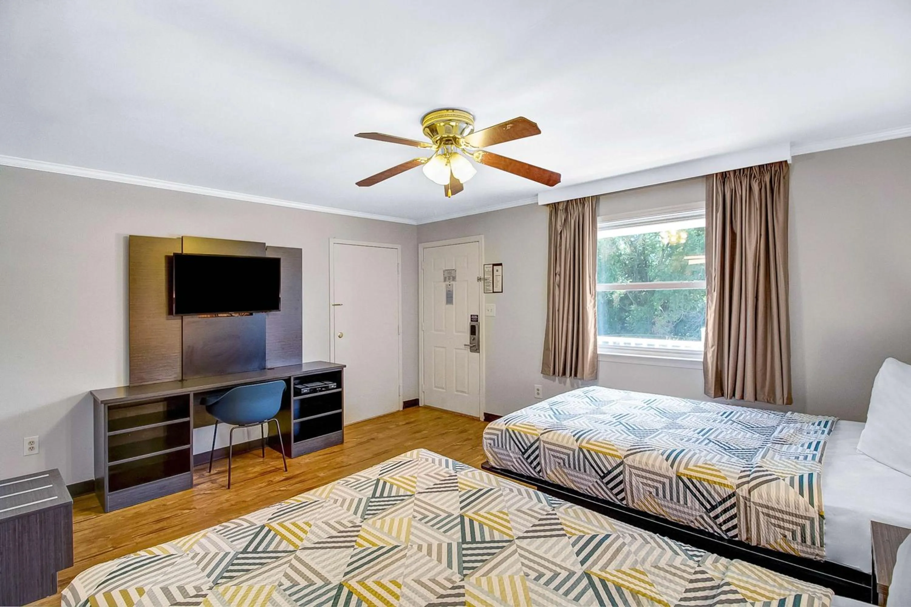 Quadruple Room in Motel 6-Front Royal, VA