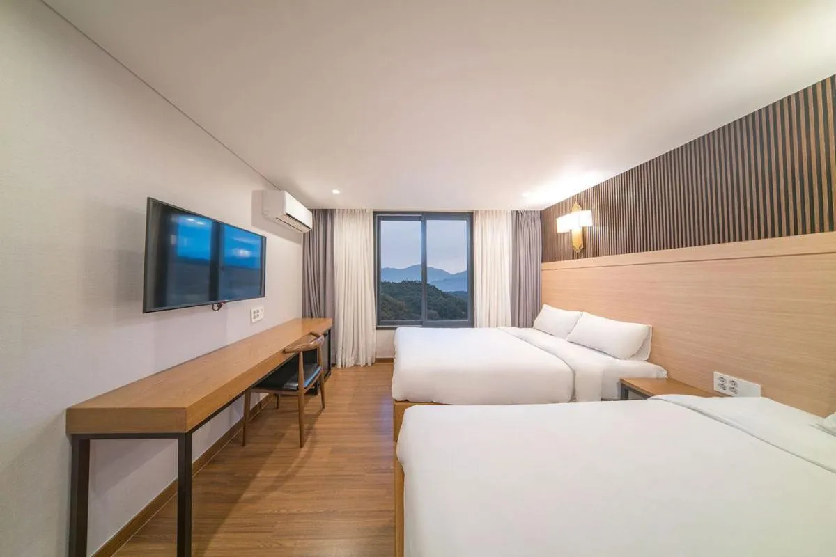 [Highball 2 glasses + Free snack]Standard Twin Room with Mountain View in Two Y Hotel