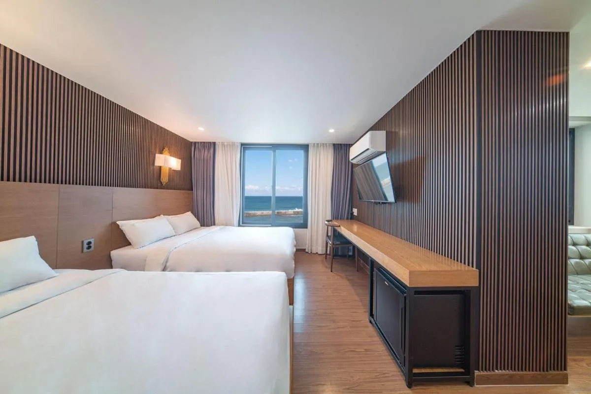 [Highball 2 glasses + Free snack]Royal Suite with Sea View in Two Y Hotel