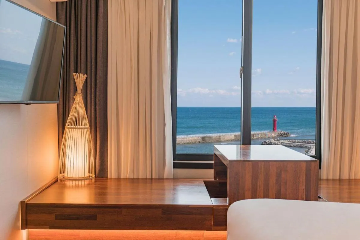 Deluxe Double Room with Sea View( Breakfast for 2) in Two Y Hotel