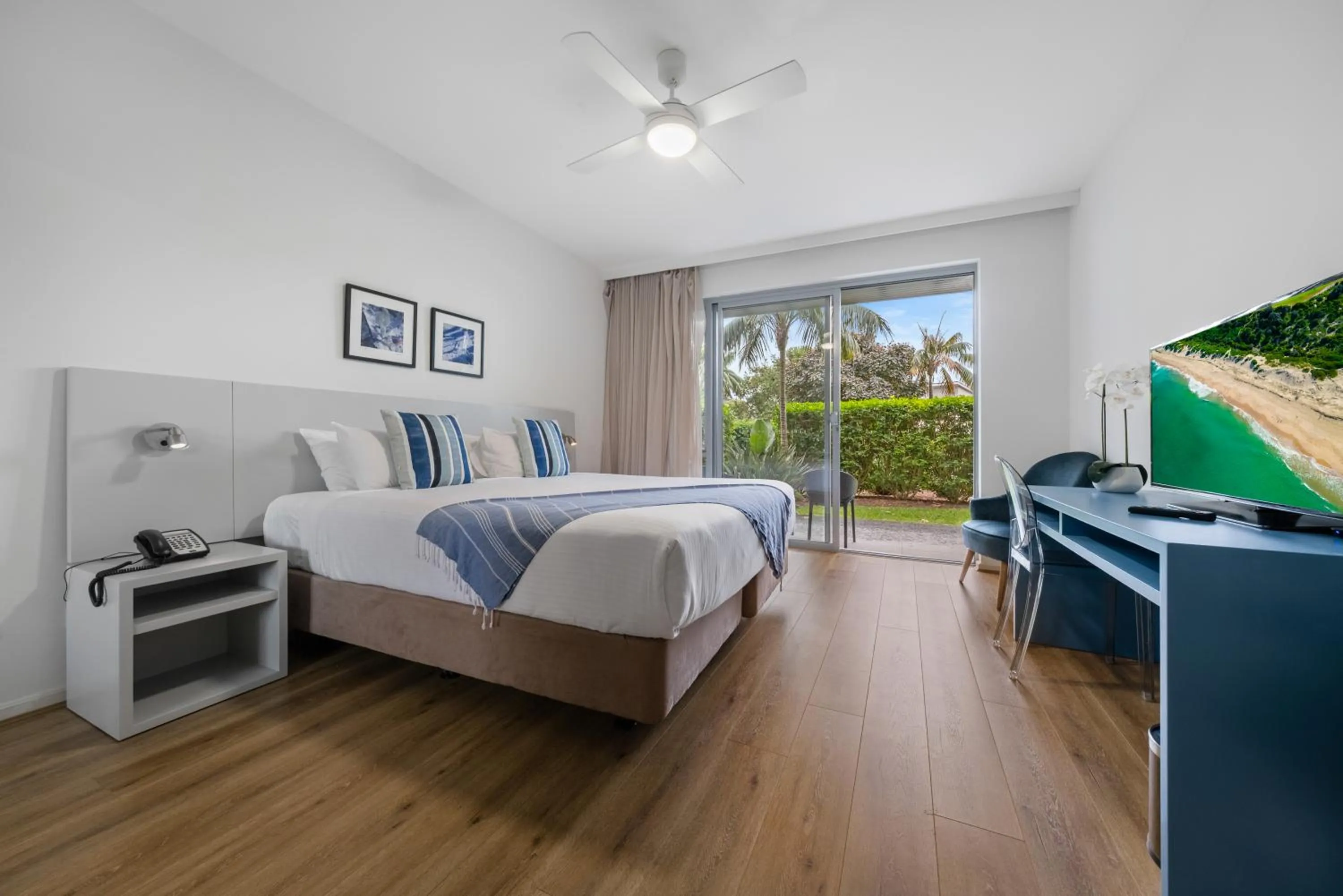 Deluxe King Studio in Pullman Magenta Shores Resort