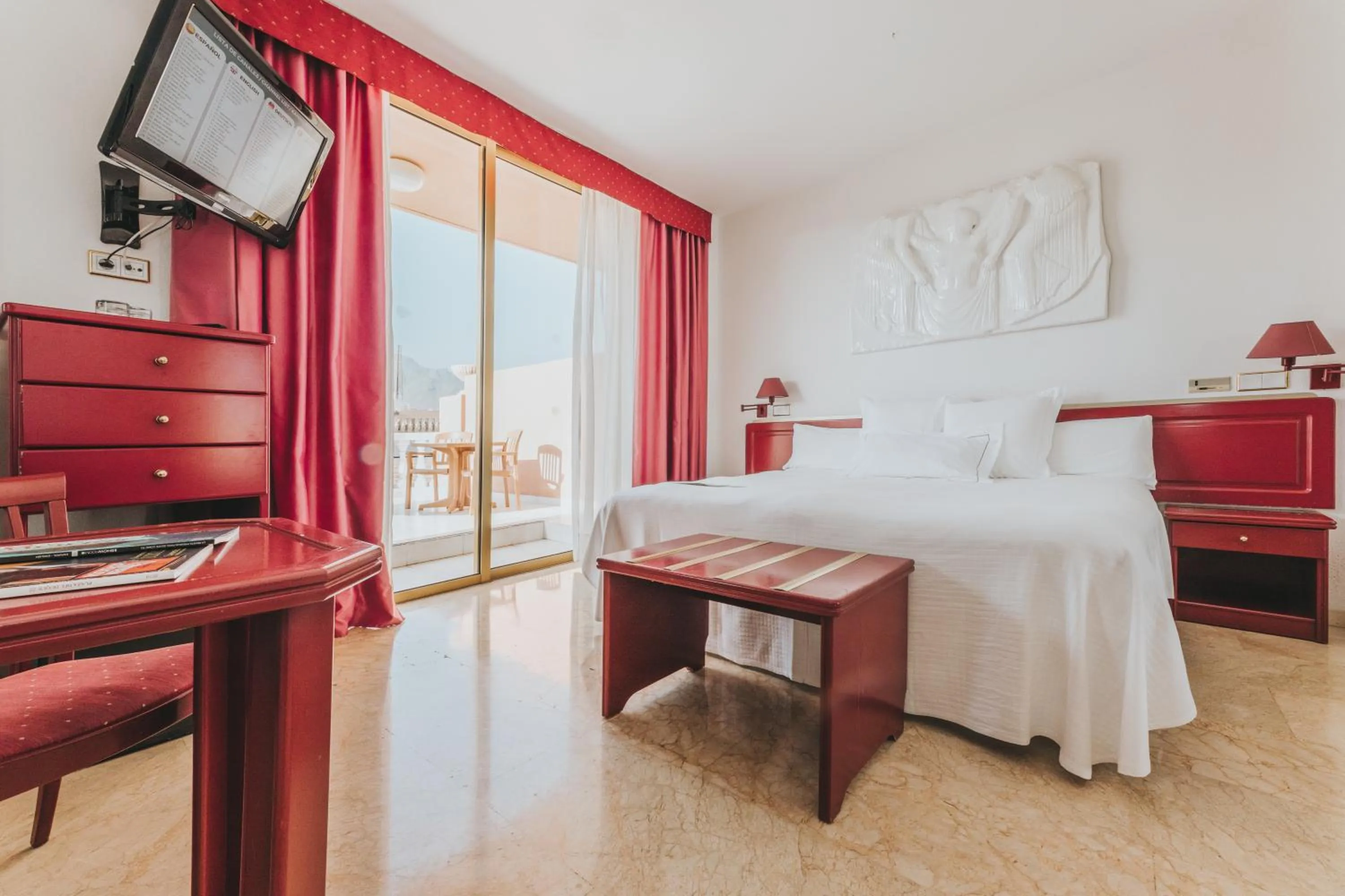 Superior Twin Room with Private Pool (2 Adults + 1 Child) in Hotel Cleopatra Palace