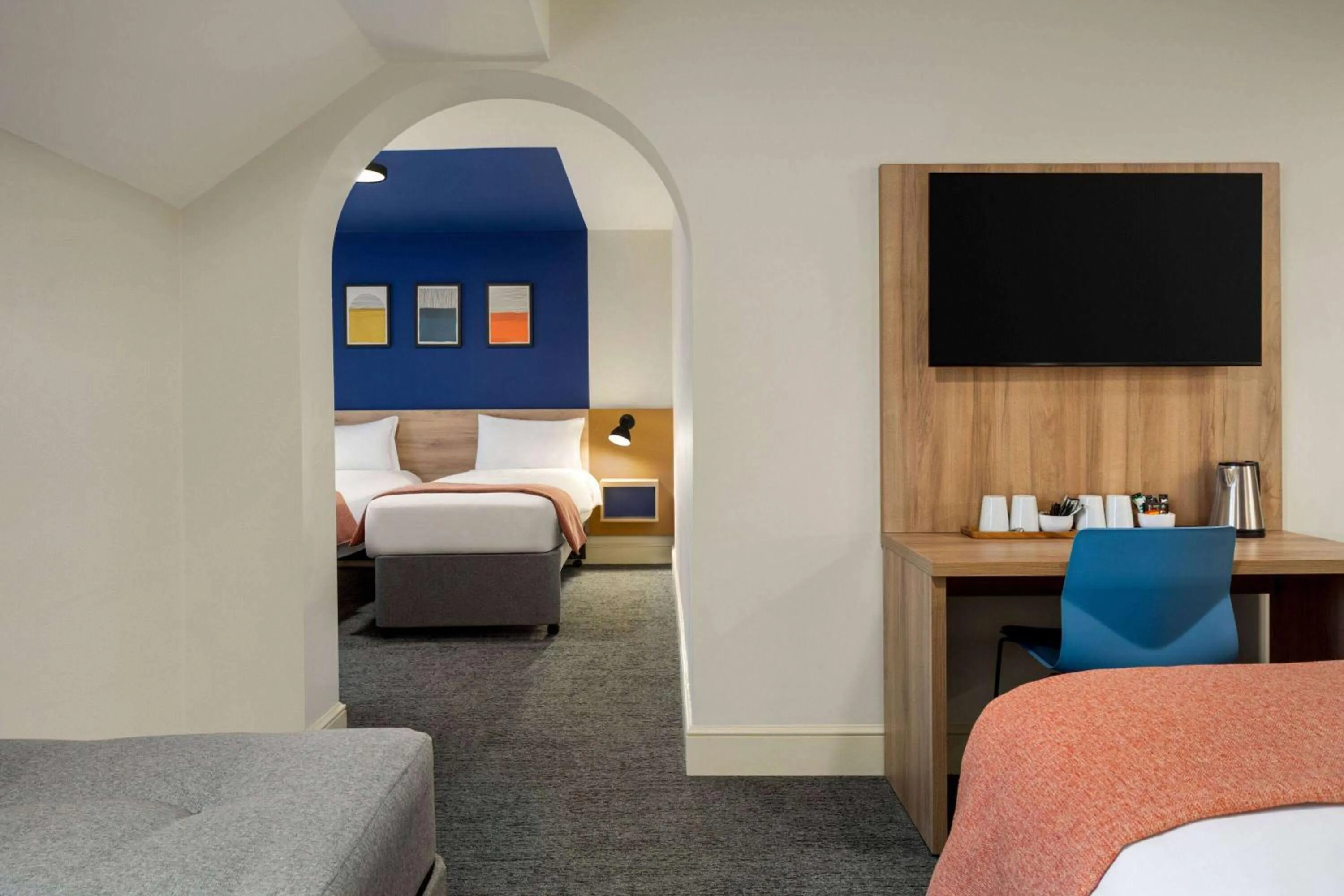 Family Room (One King & Two Singles) in Days Inn Chesterfield - Tibshelf