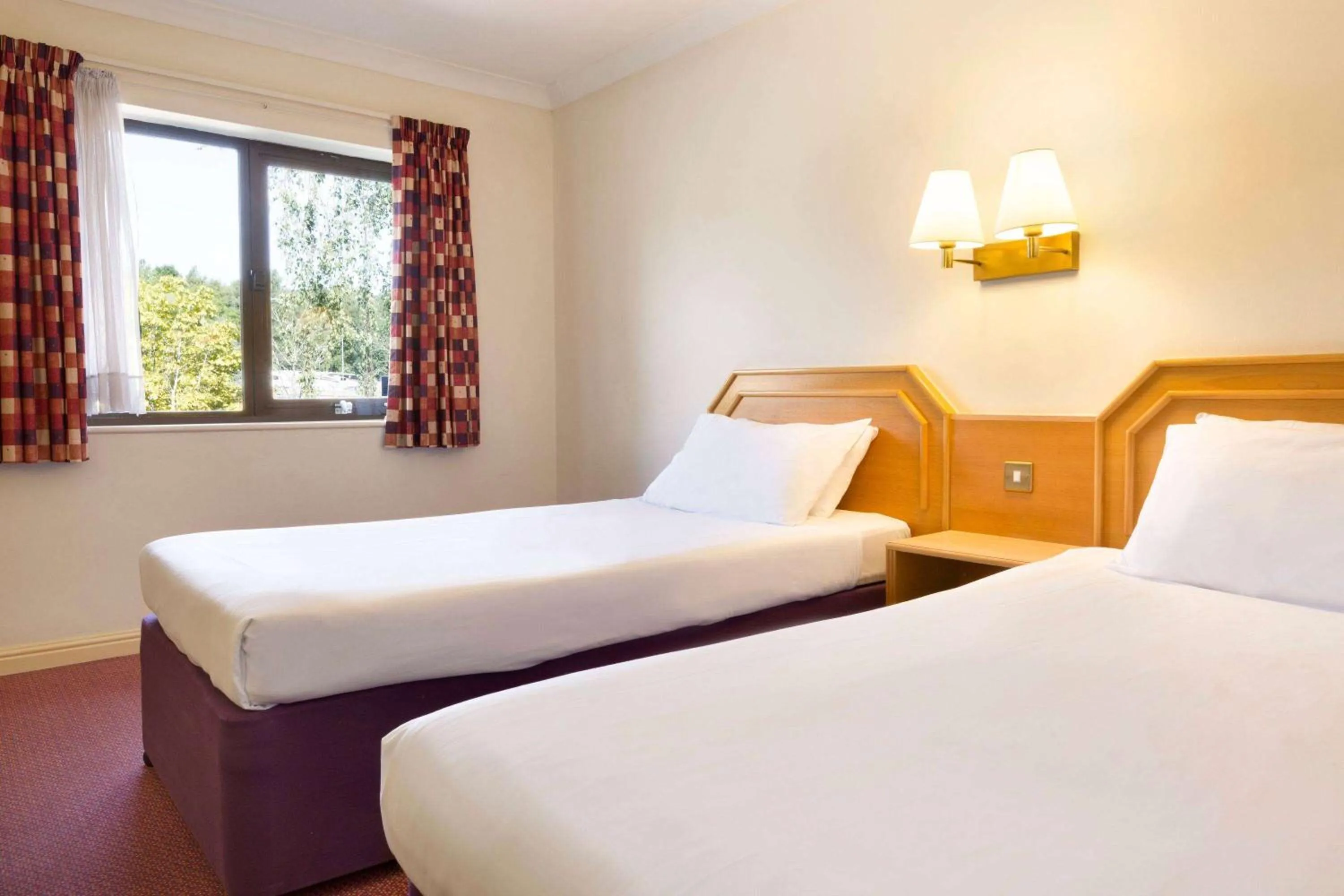Twin Room with Two Single Beds - Mobility Accessible/Non-Smoking in Days Inn Southampton Rownhams