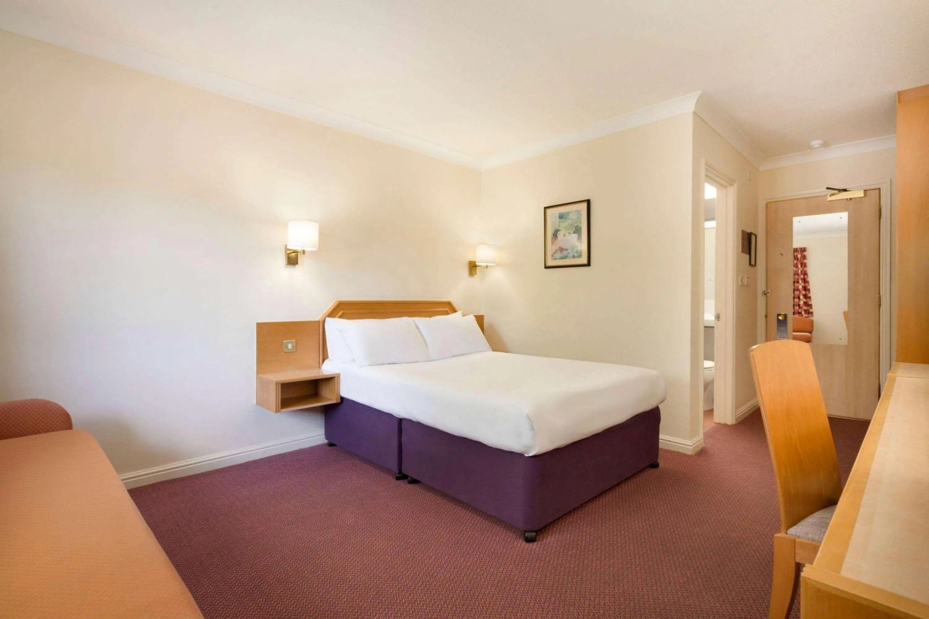 Double Room in Days Inn Southampton Rownhams