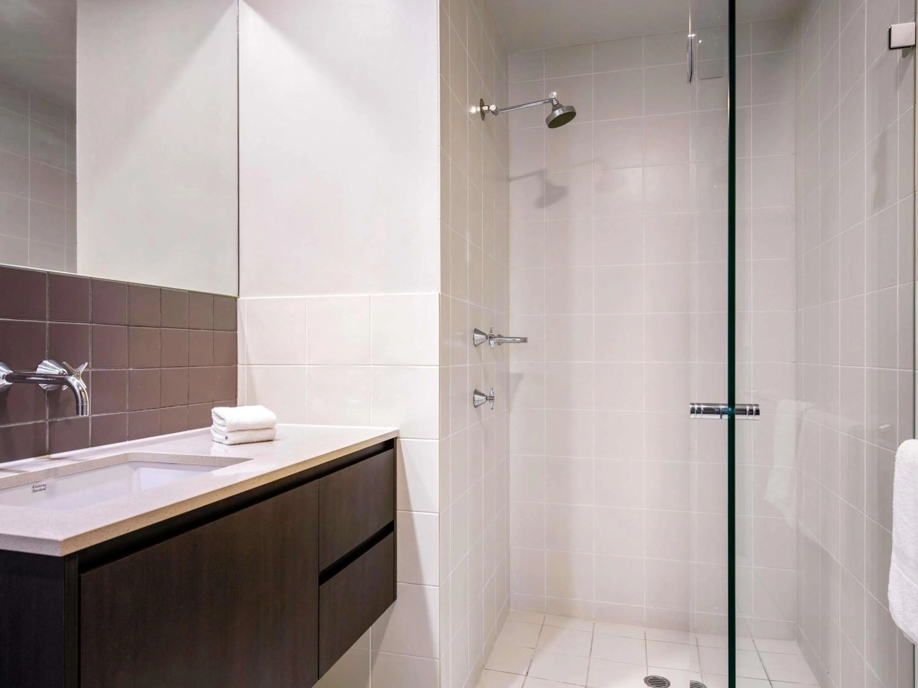 Two-Bedroom Apartment with One Queen Bed and Two Single Beds in Mantra Hindmarsh Square