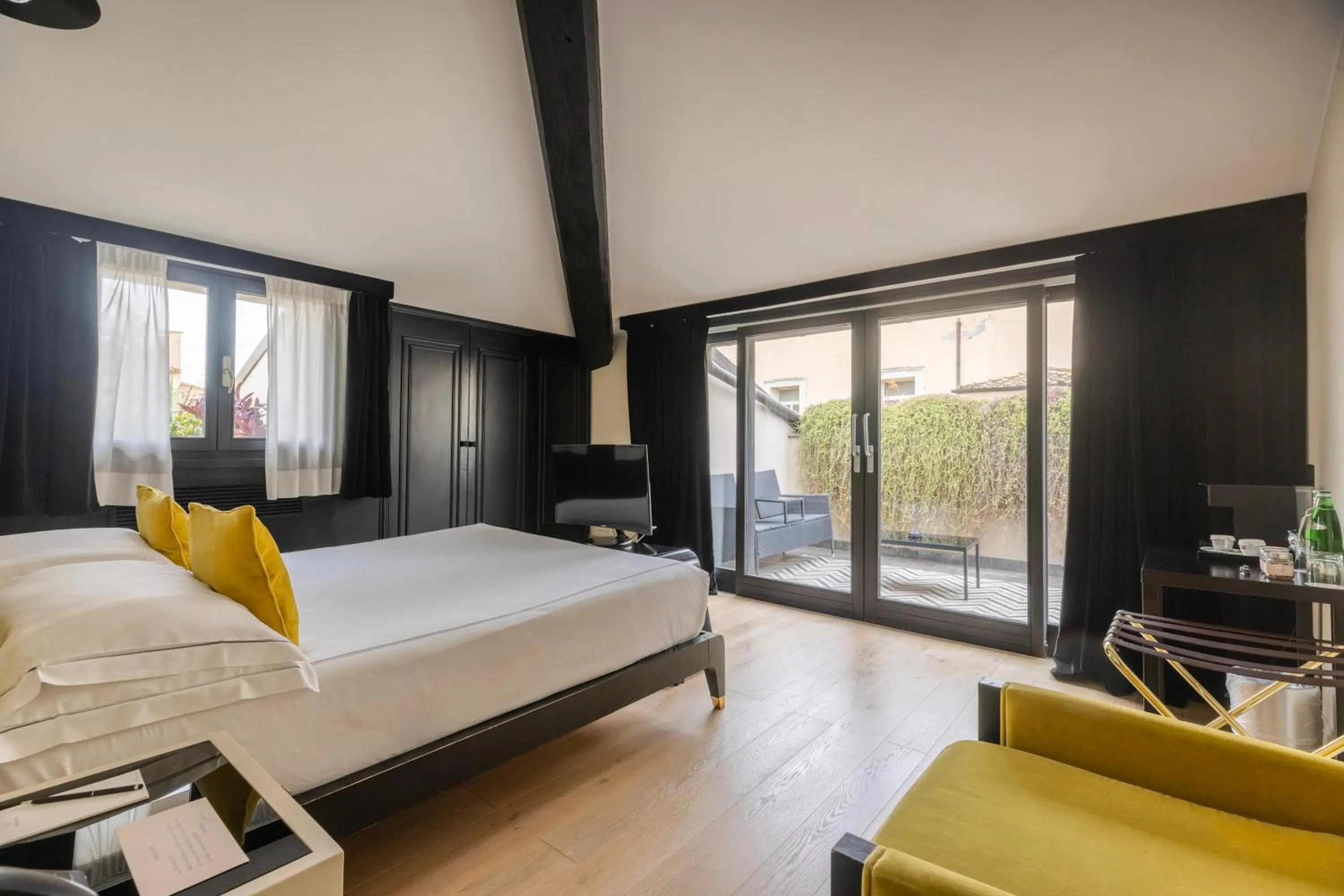 Double Room with Balcony in Roma Luxus Hotel