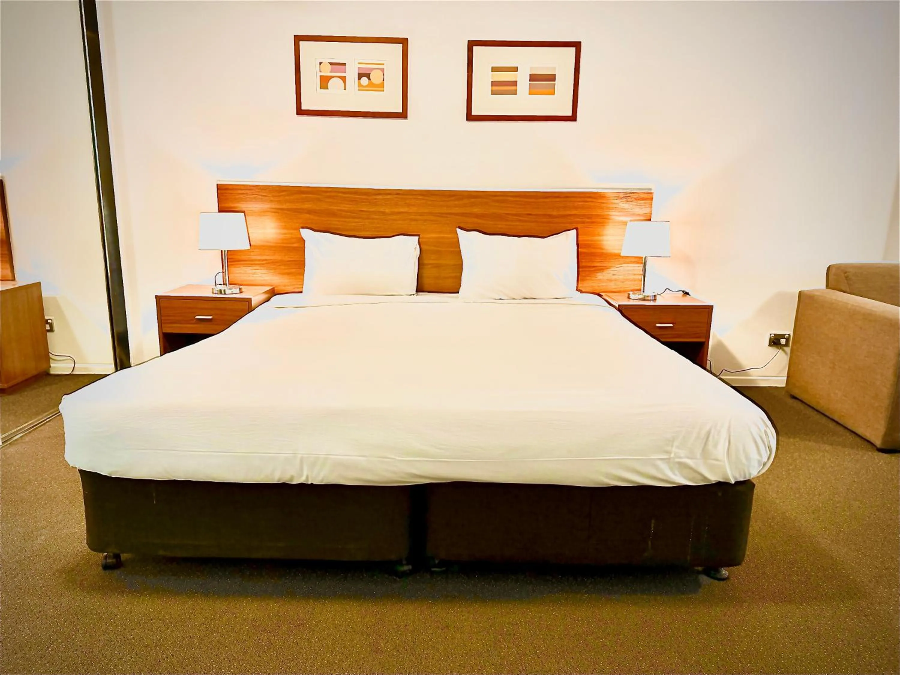 Deluxe Executive Studio Apartment (Limited Housekeeping) in APX Darling Harbour