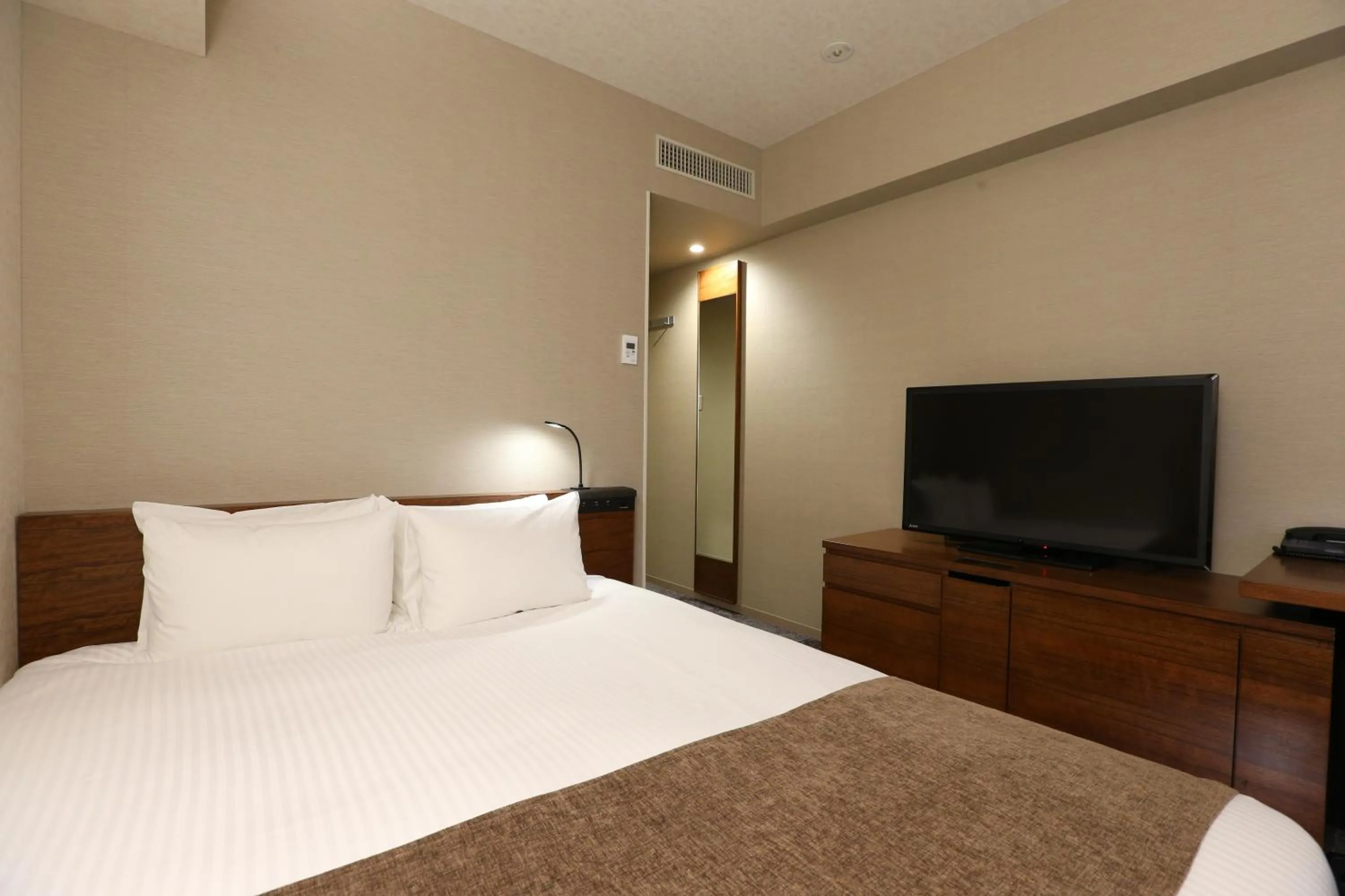 Corner Double Room - single occupancy - Non-Smoking in Daiwa Roynet Hotel Nagoya Taiko dori Side
