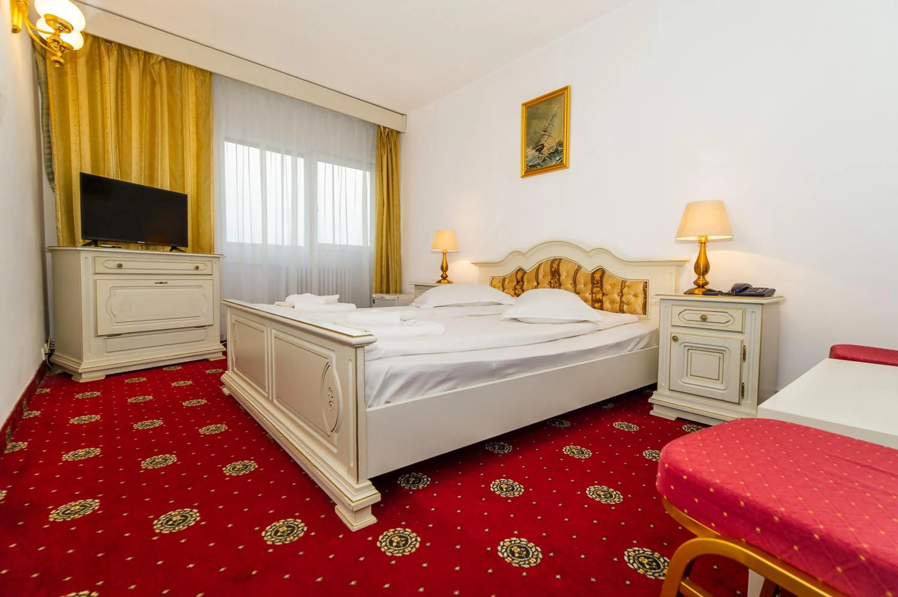 Budget Double Room in Hotel Cetate