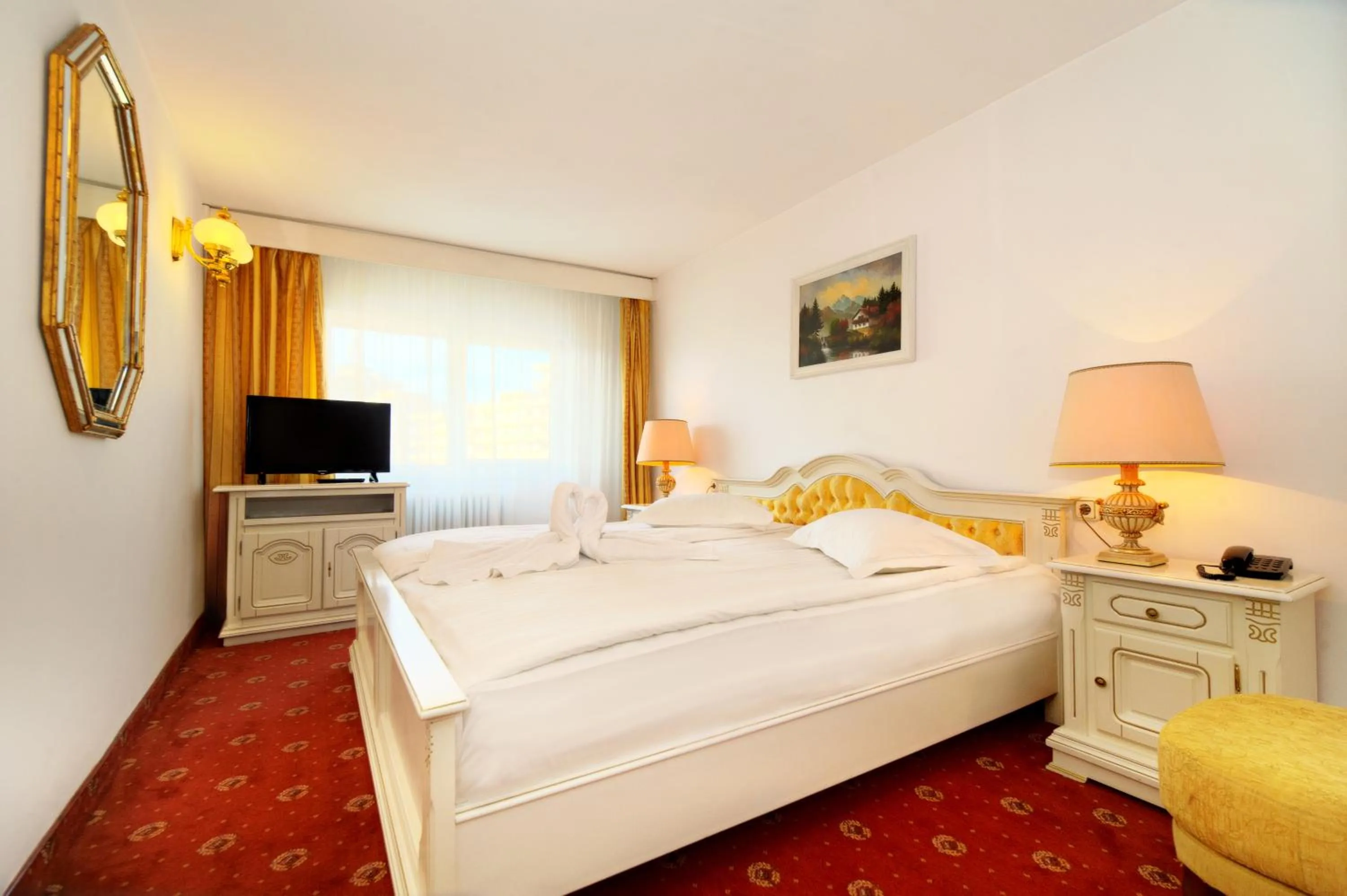 King Suite with AC in Hotel Cetate