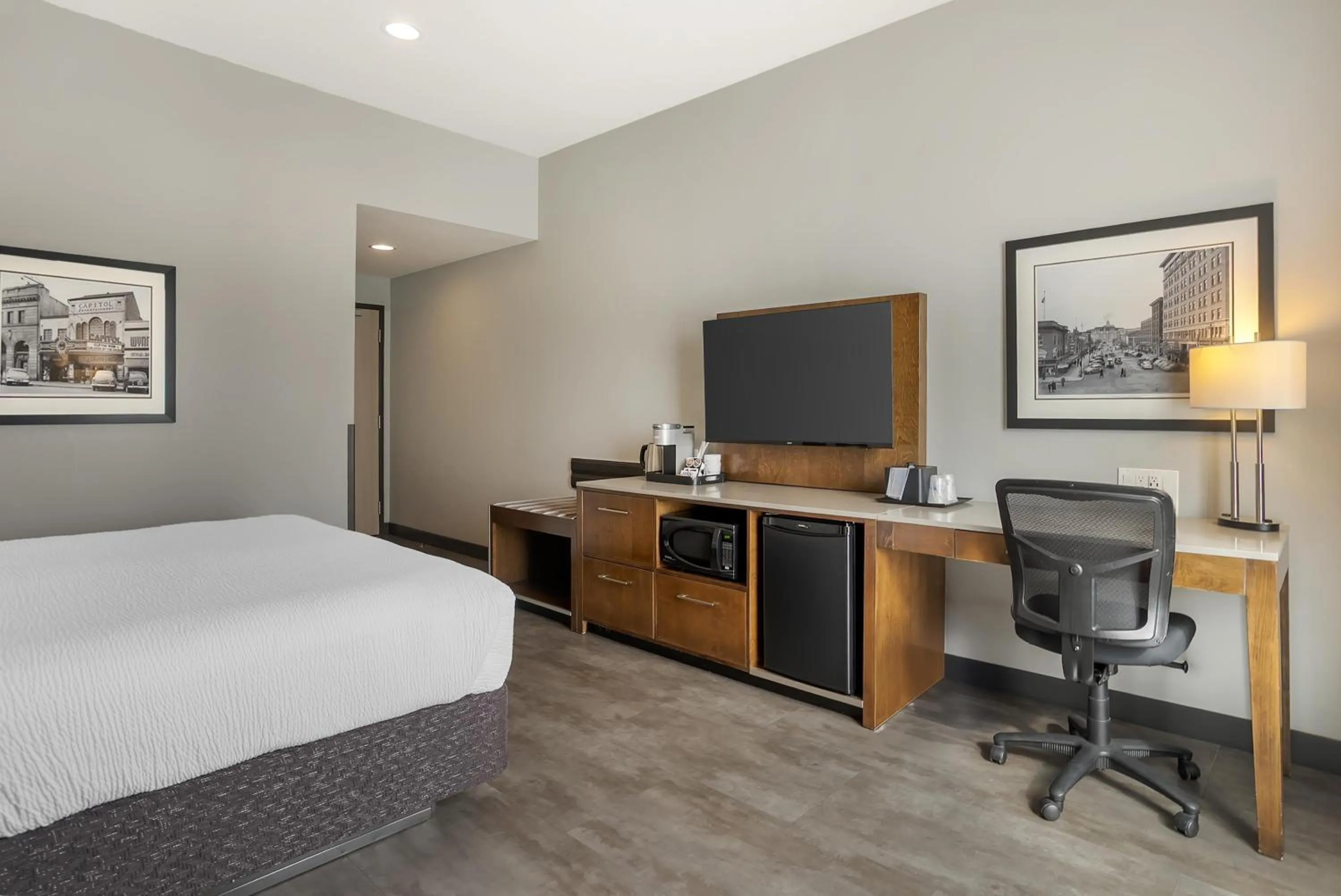 King Room with Walk-In Shower - Mobility Access in Best Western Plus East Side