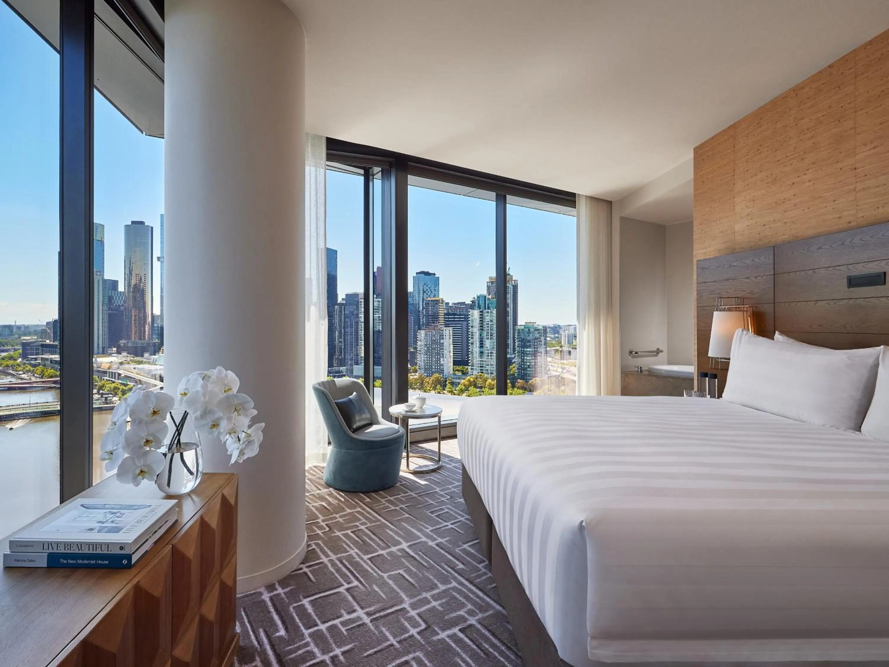 Panoramic Suite with Club Lounge Access in Pan Pacific Melbourne