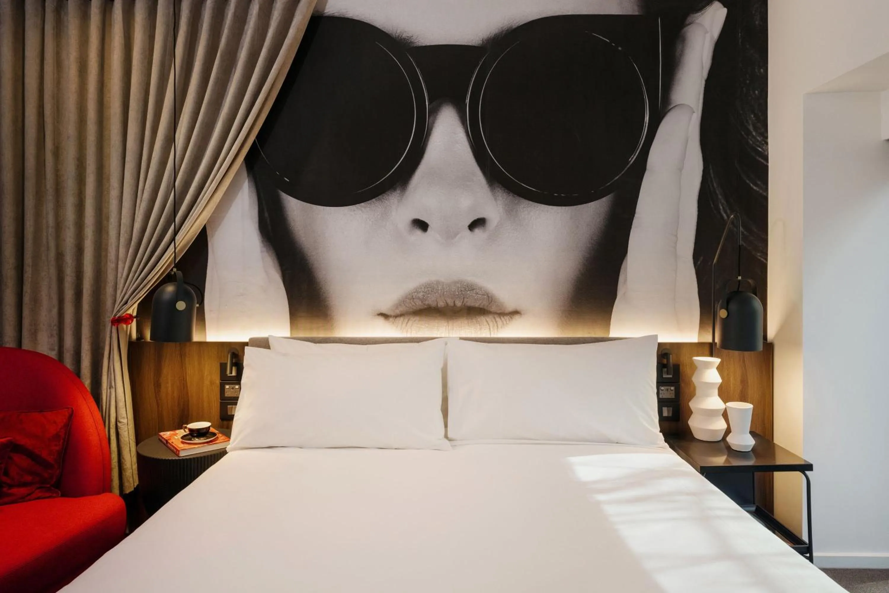 Premium King Room in Hotel Indigo Melbourne on Flinders by IHG