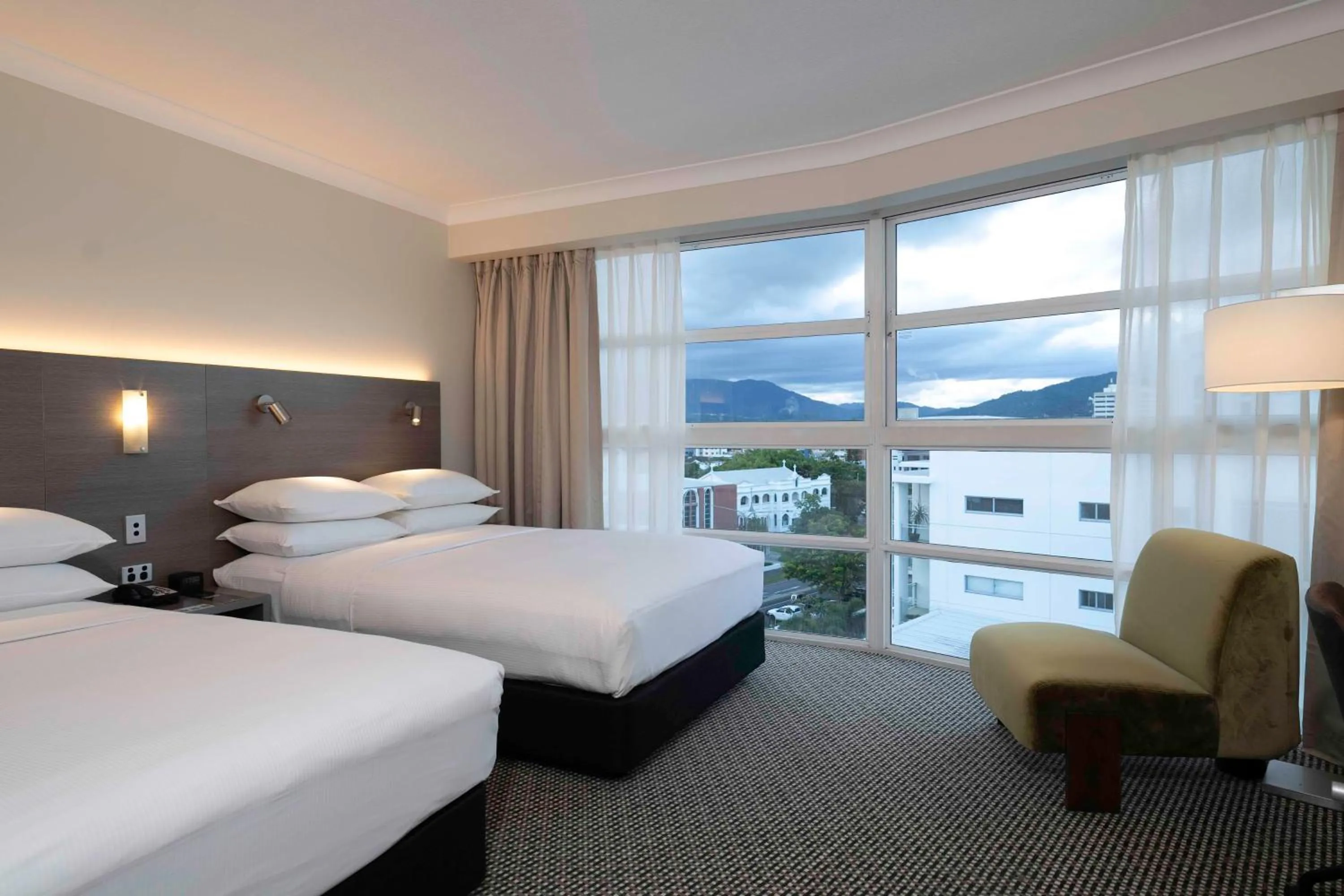 Deluxe Double Double Room with Mountain View in DoubleTree by Hilton Cairns