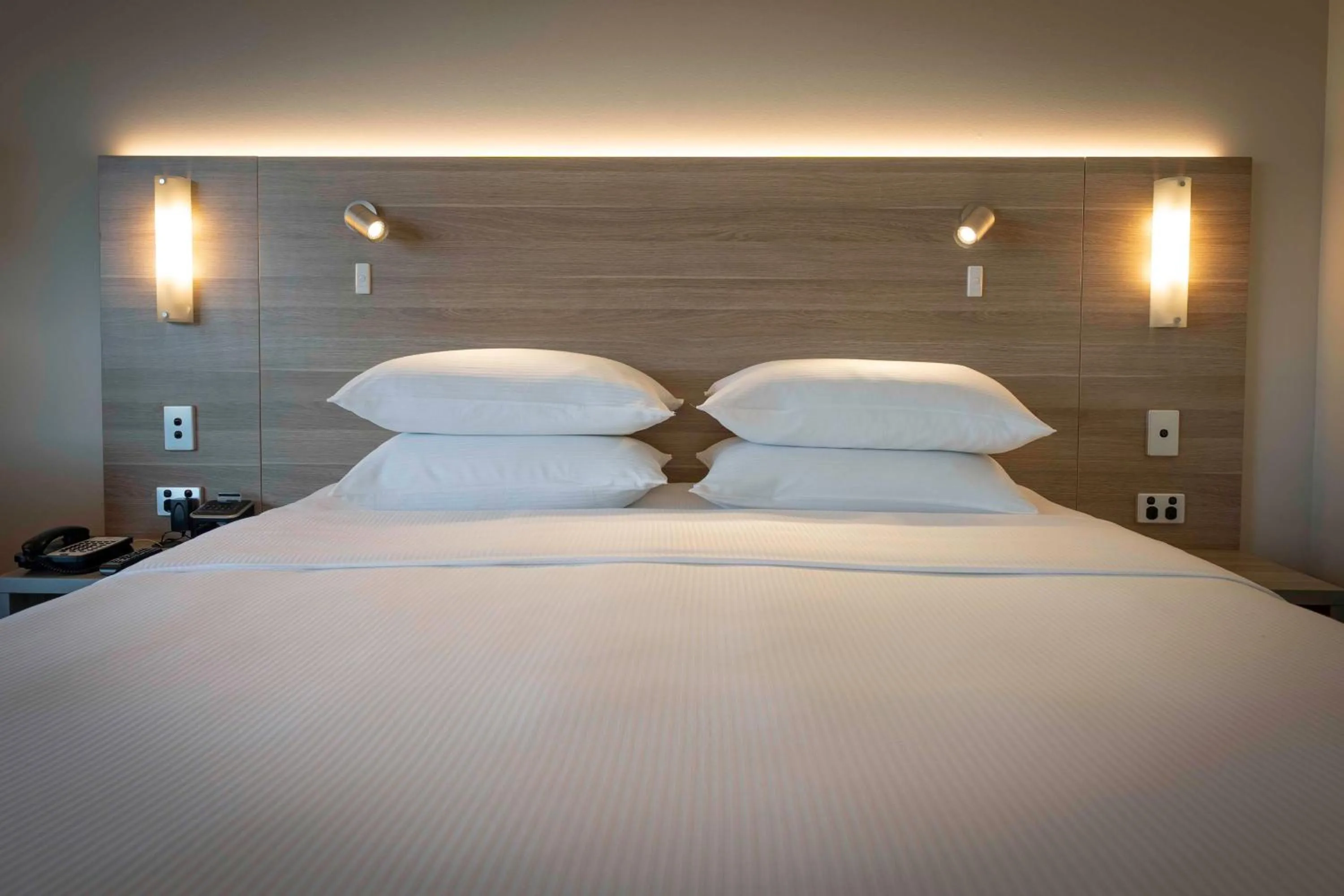 King Guest Room in DoubleTree by Hilton Cairns