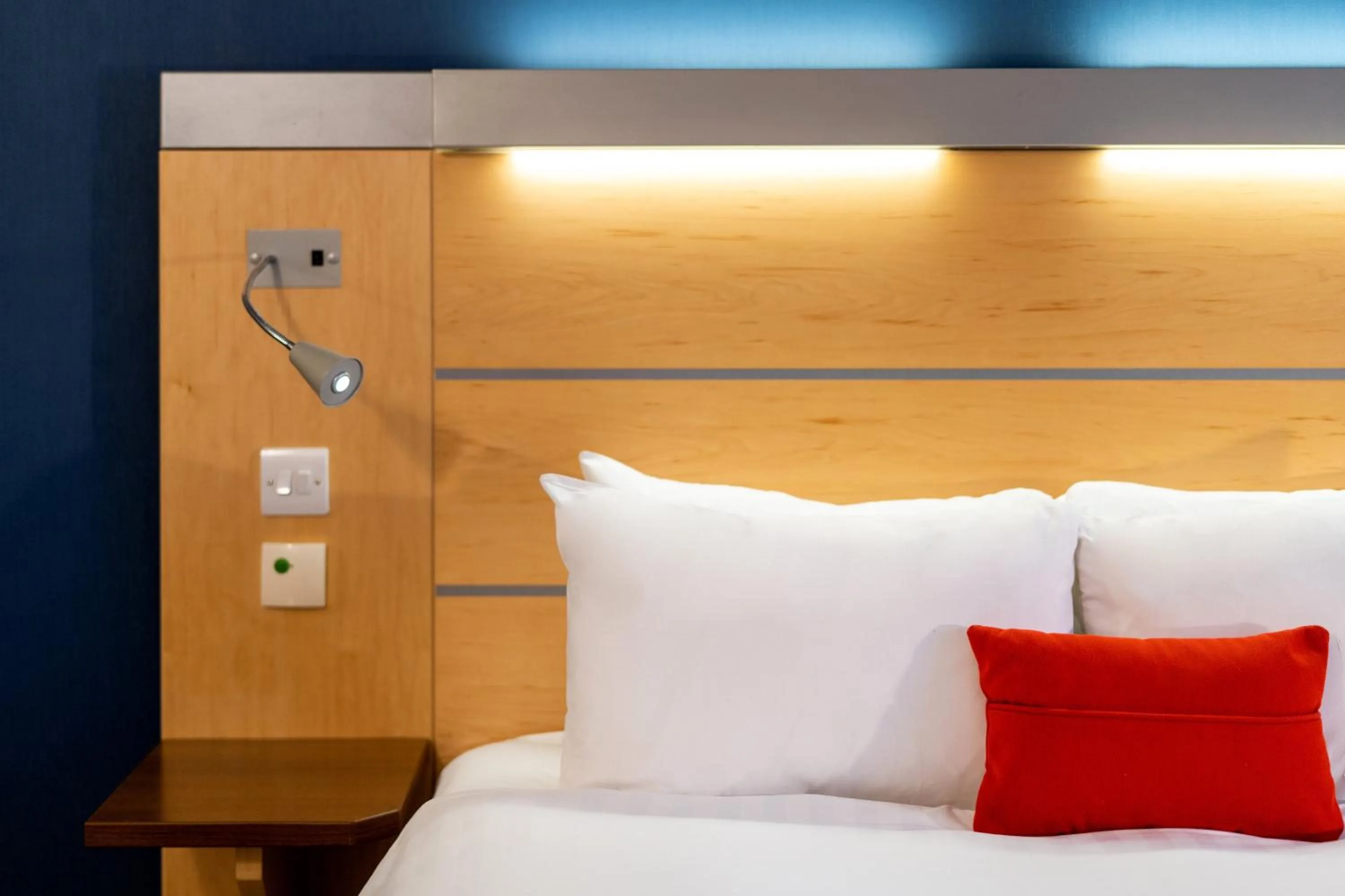 Standard Double Room with Single Sofa Bed and Free Hot Breakfast in Holiday Inn Express Dundee by IHG