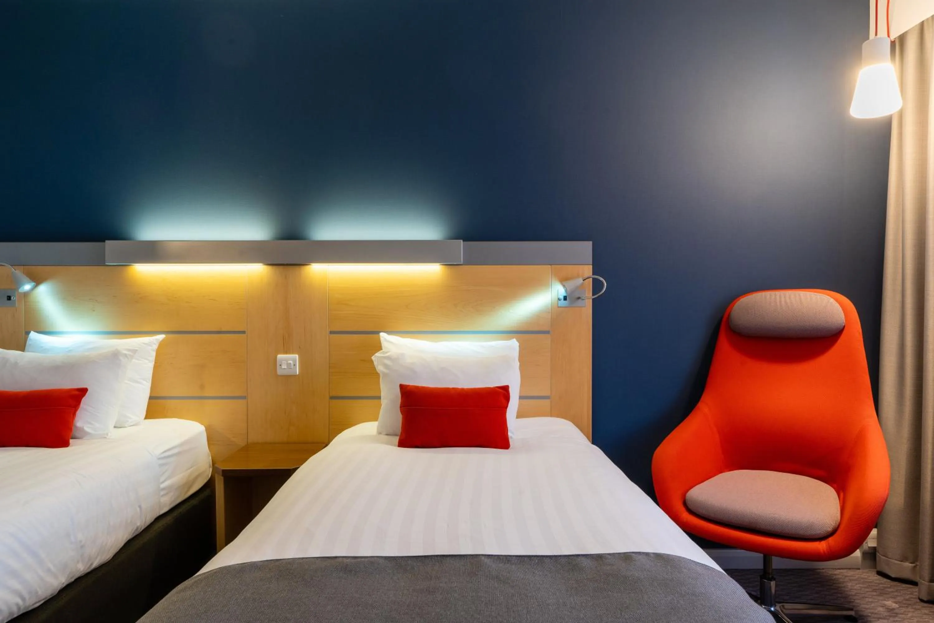 Standard Room with Free Hot Breakfast in Holiday Inn Express Dundee by IHG