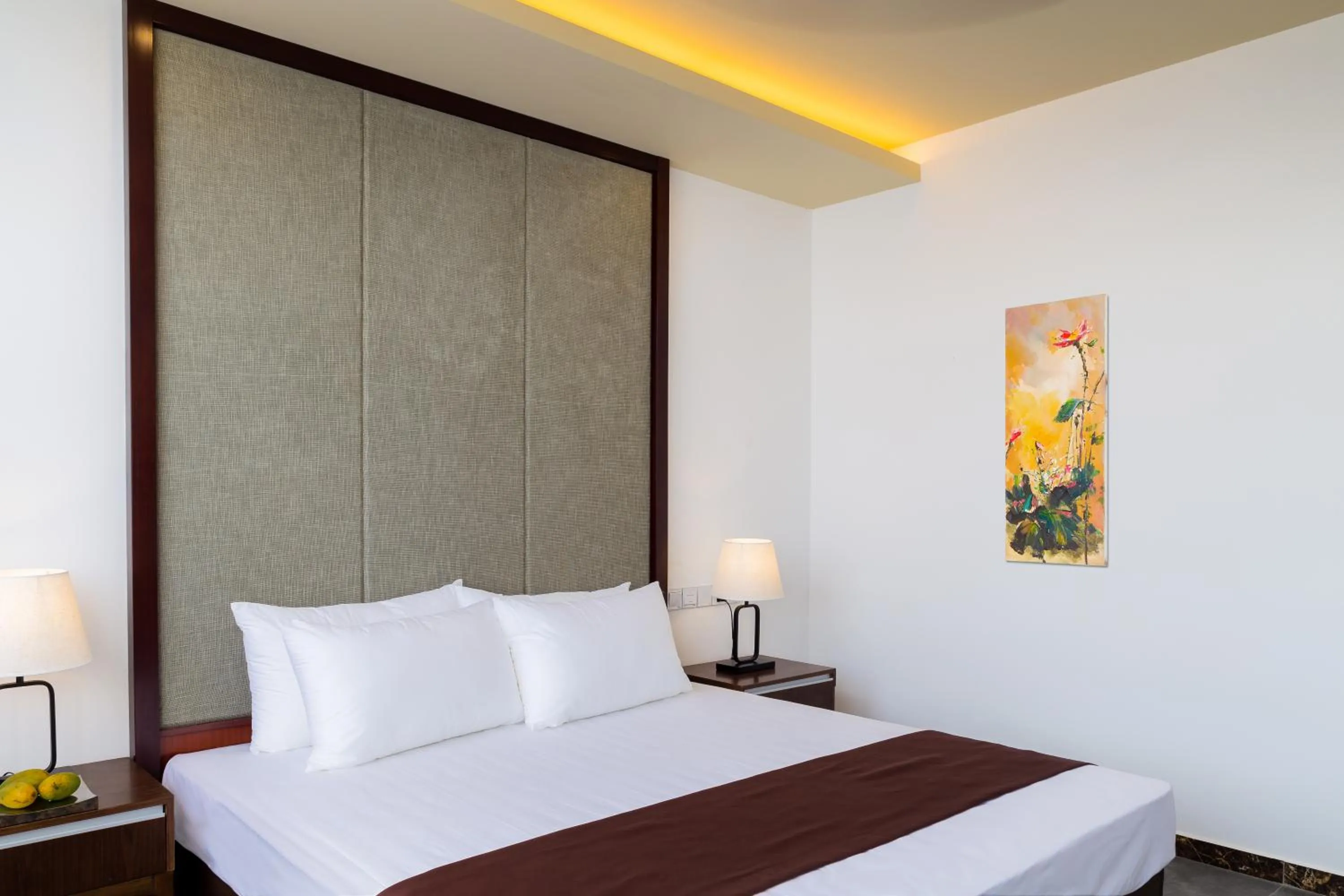 Deluxe King Room - single occupancy in Jie Jie Beach Hotel