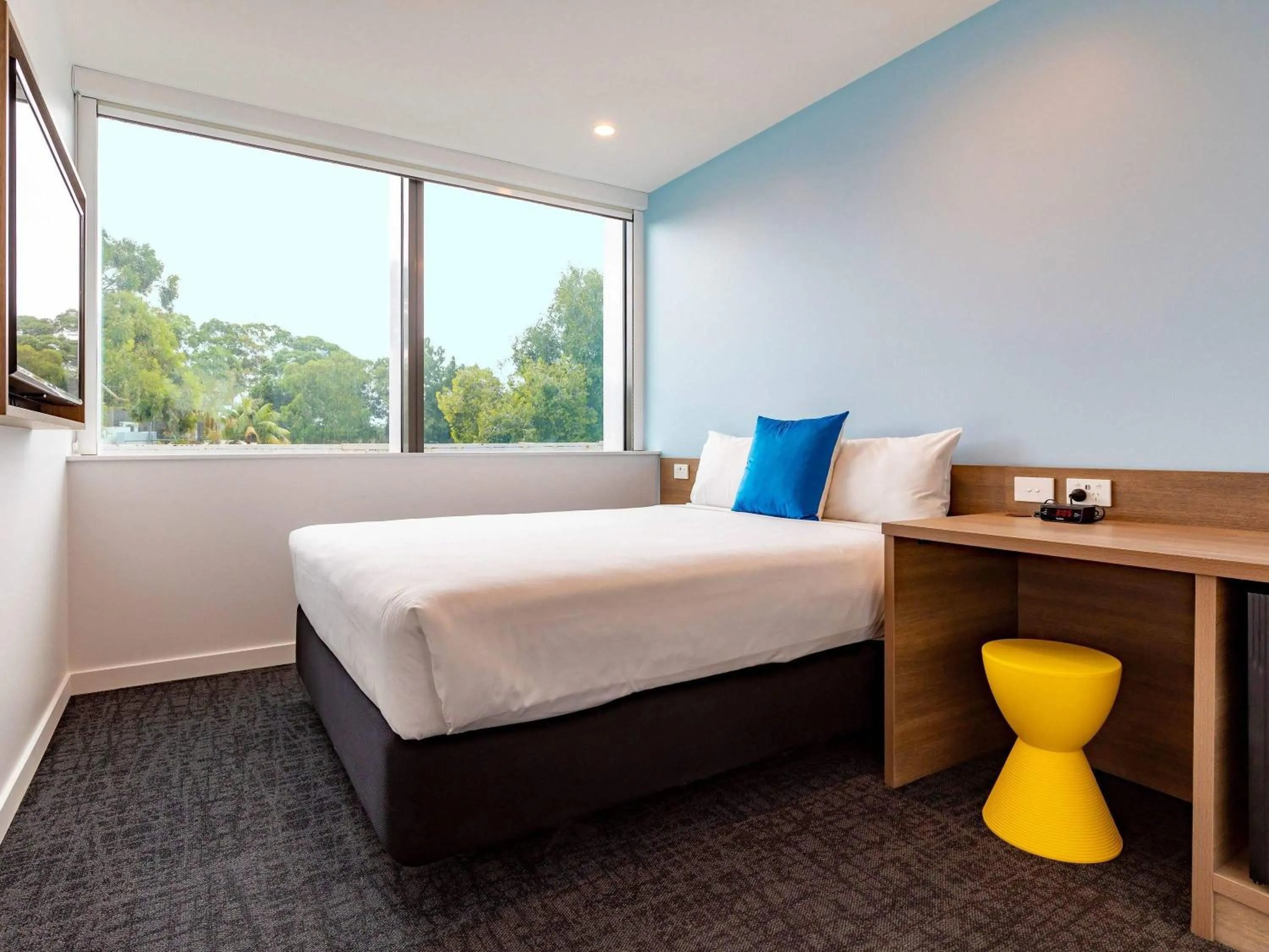 Superior Queen Room in ibis budget Sydney Airport
