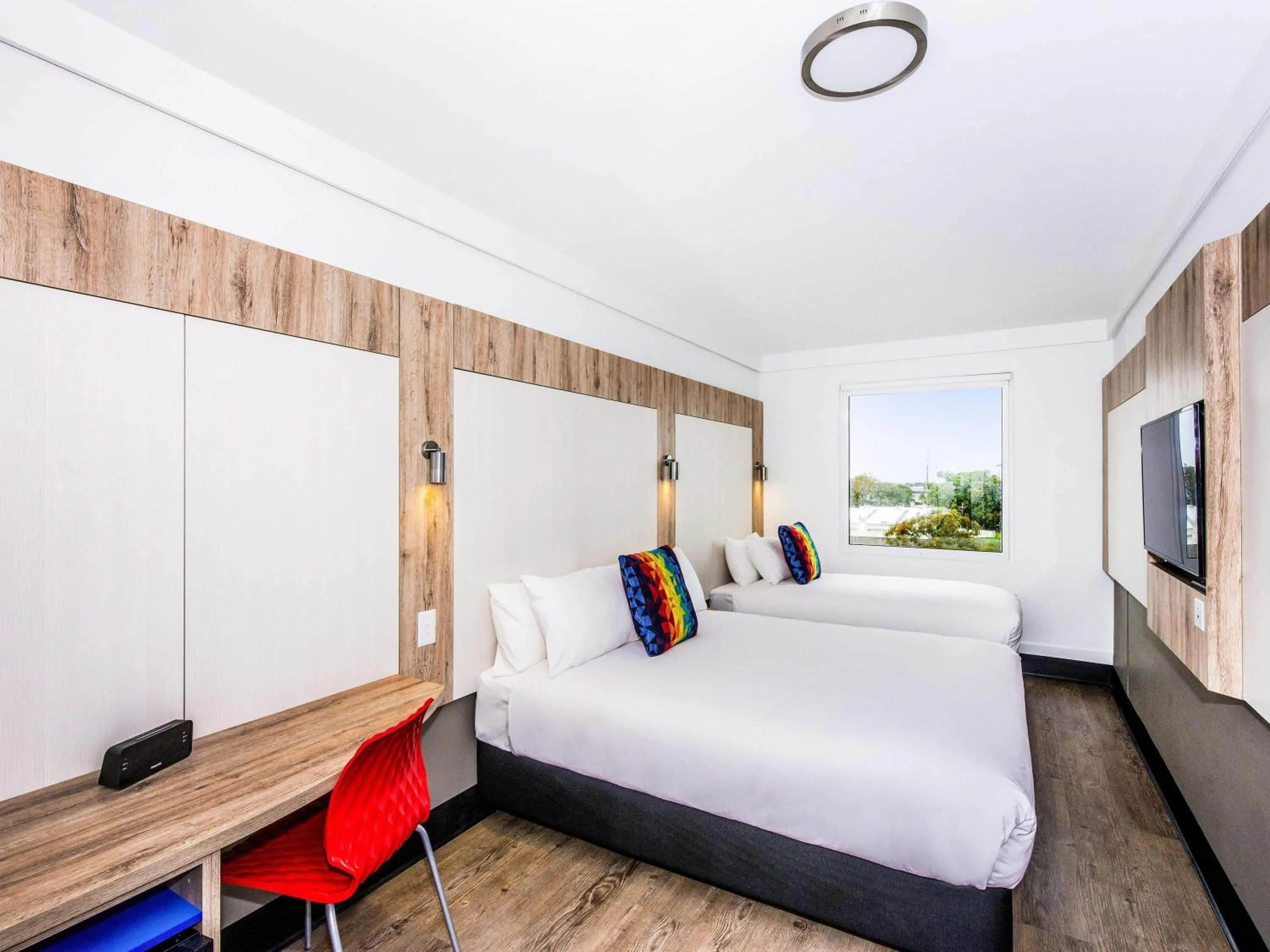 Classic Triple Room with One Queen and One Single Bed in ibis budget Sydney Airport