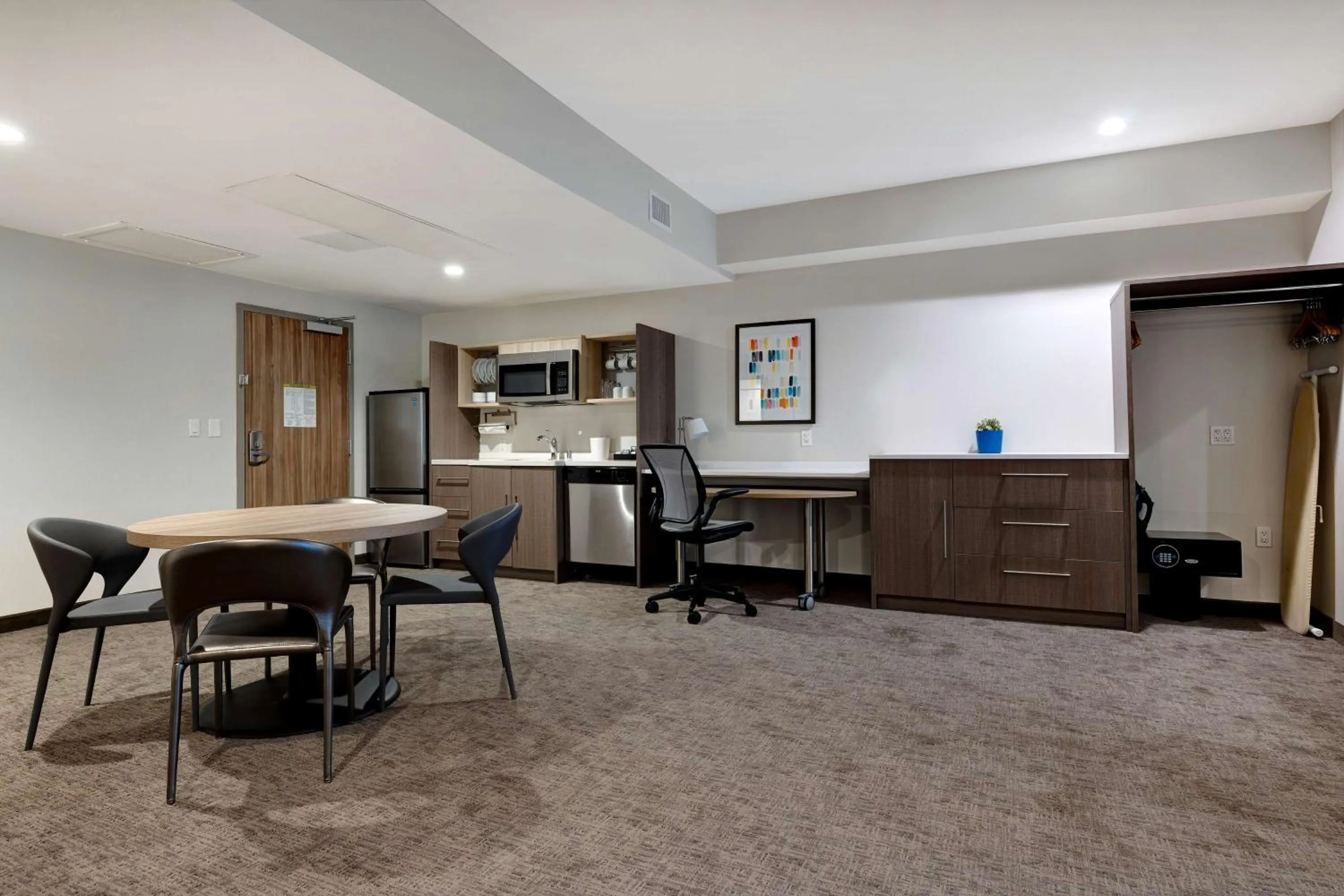 Queen Suite - Non-Smoking in Home2 Suites By Hilton Anaheim Resort