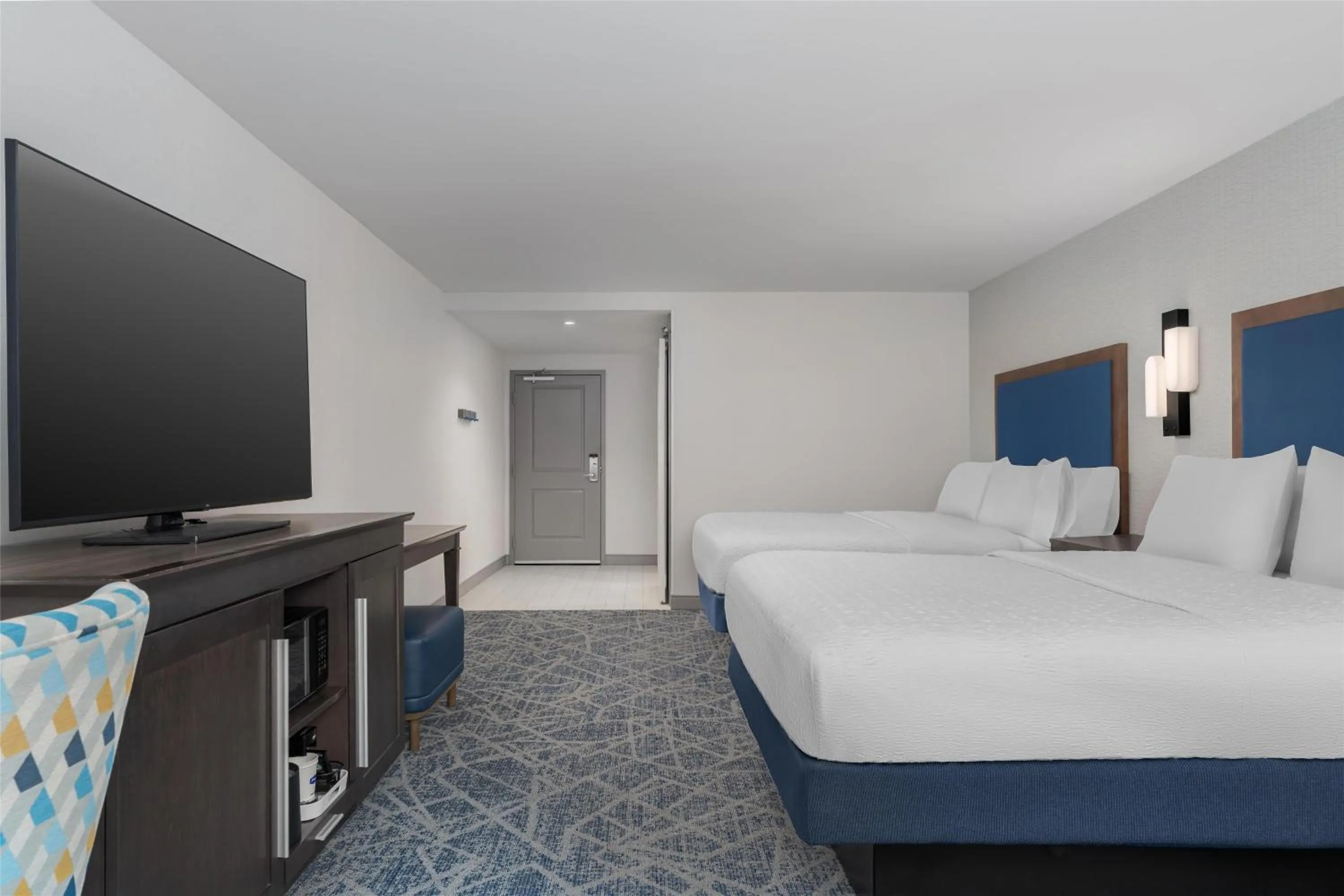 Queen Room with Two Queen Beds - Mobility and Hearing Access/Non-Smoking in Hampton Inn-Pawtucket, RI