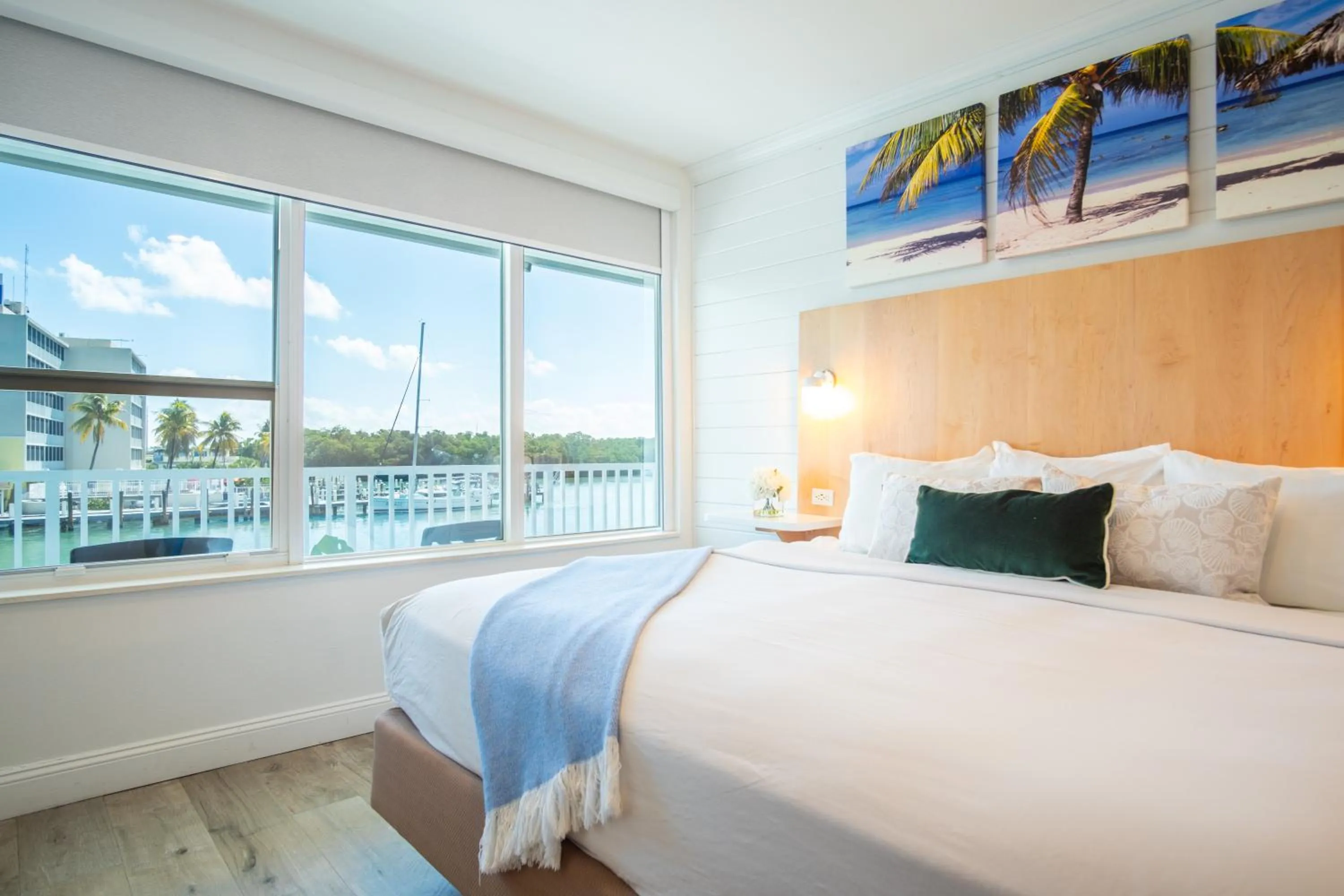 Standard King Room - Waterfront in Gilbert's Resort