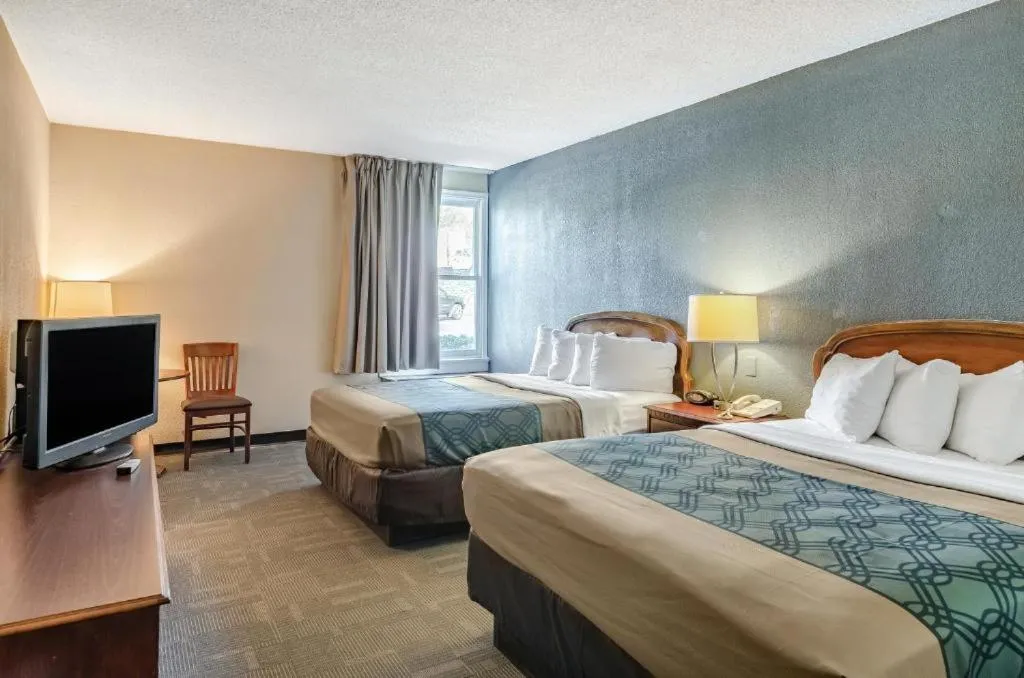 Queen Room with Two Queen Beds - Non-Smoking in Econo Lodge Inn & Suites Radford-Blacksburg Area