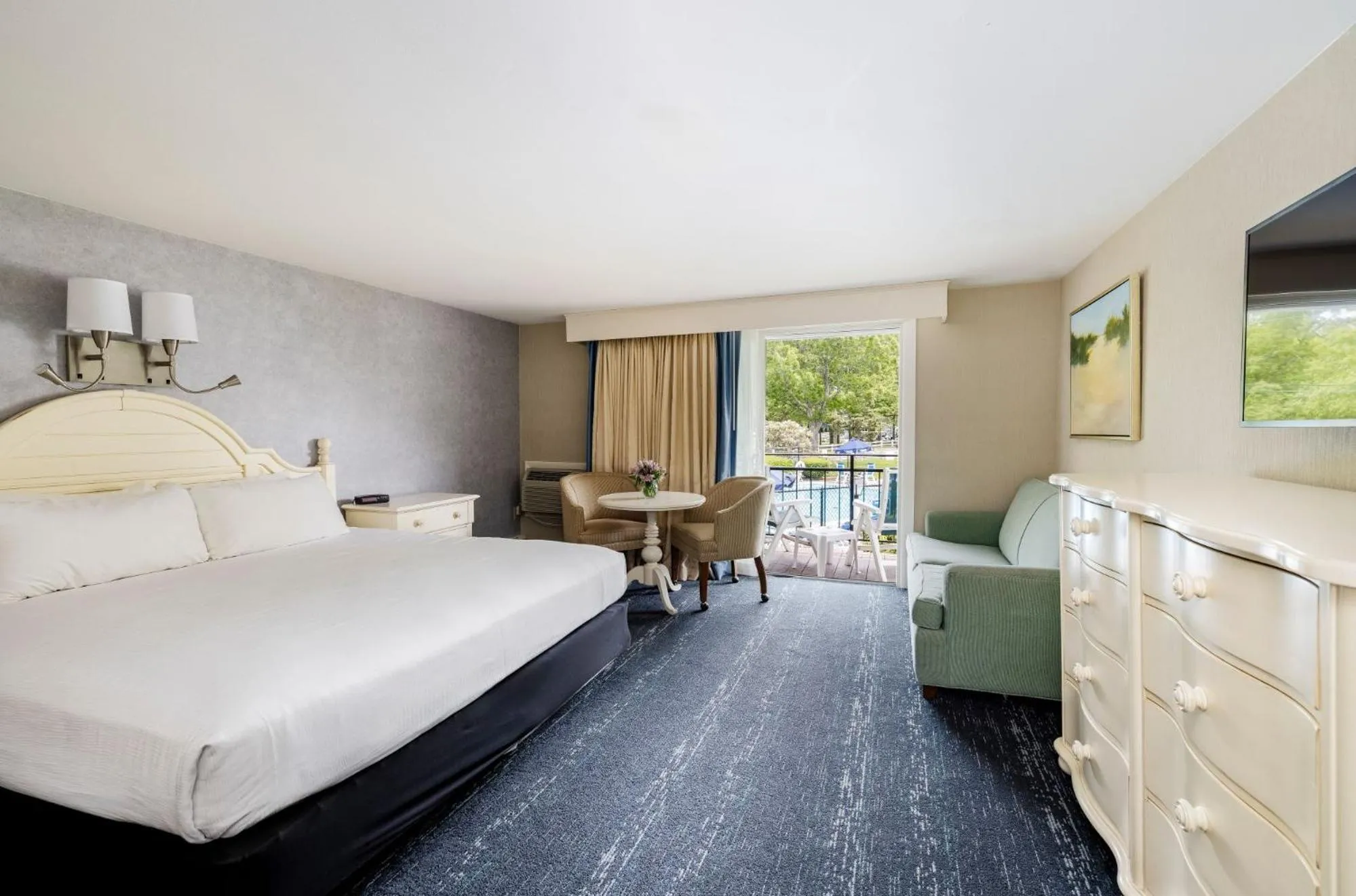 Standard One Queen in Blue Rock Resort