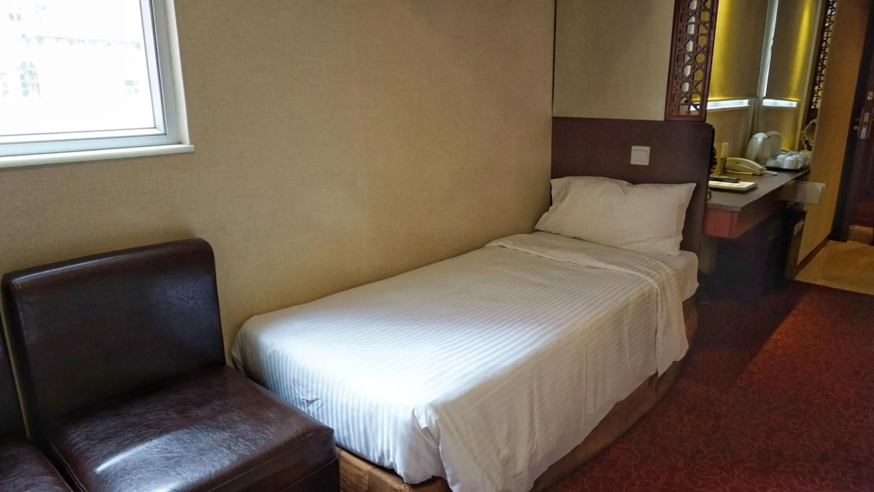 Triple Room in Oriental Lander Hotel