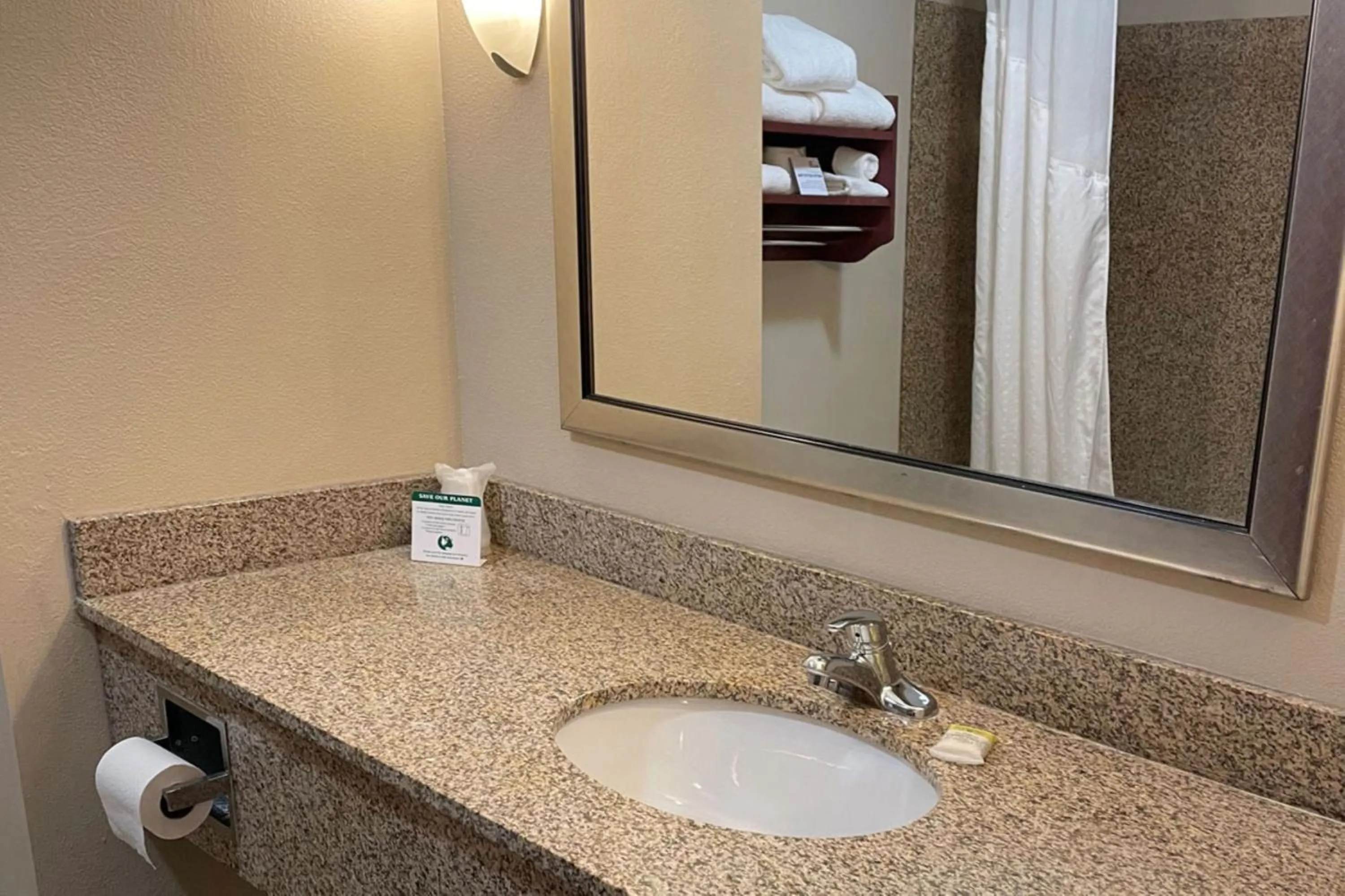 Twin Room - Mobility Access in Holiday Inn Express & Suites Niagara Falls by IHG