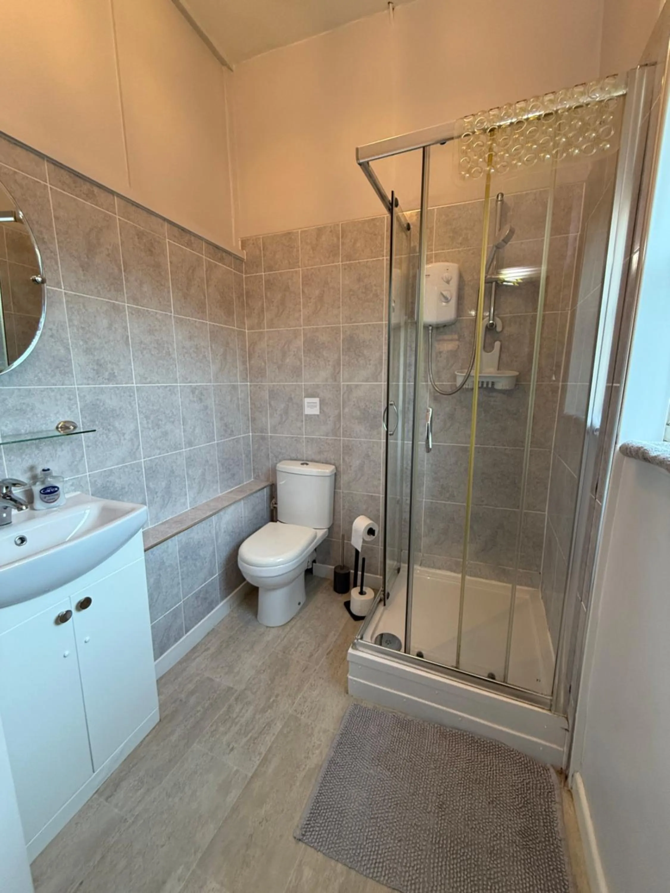 Standard Single Room with Shower - single occupancy in Spring Garden Guest House