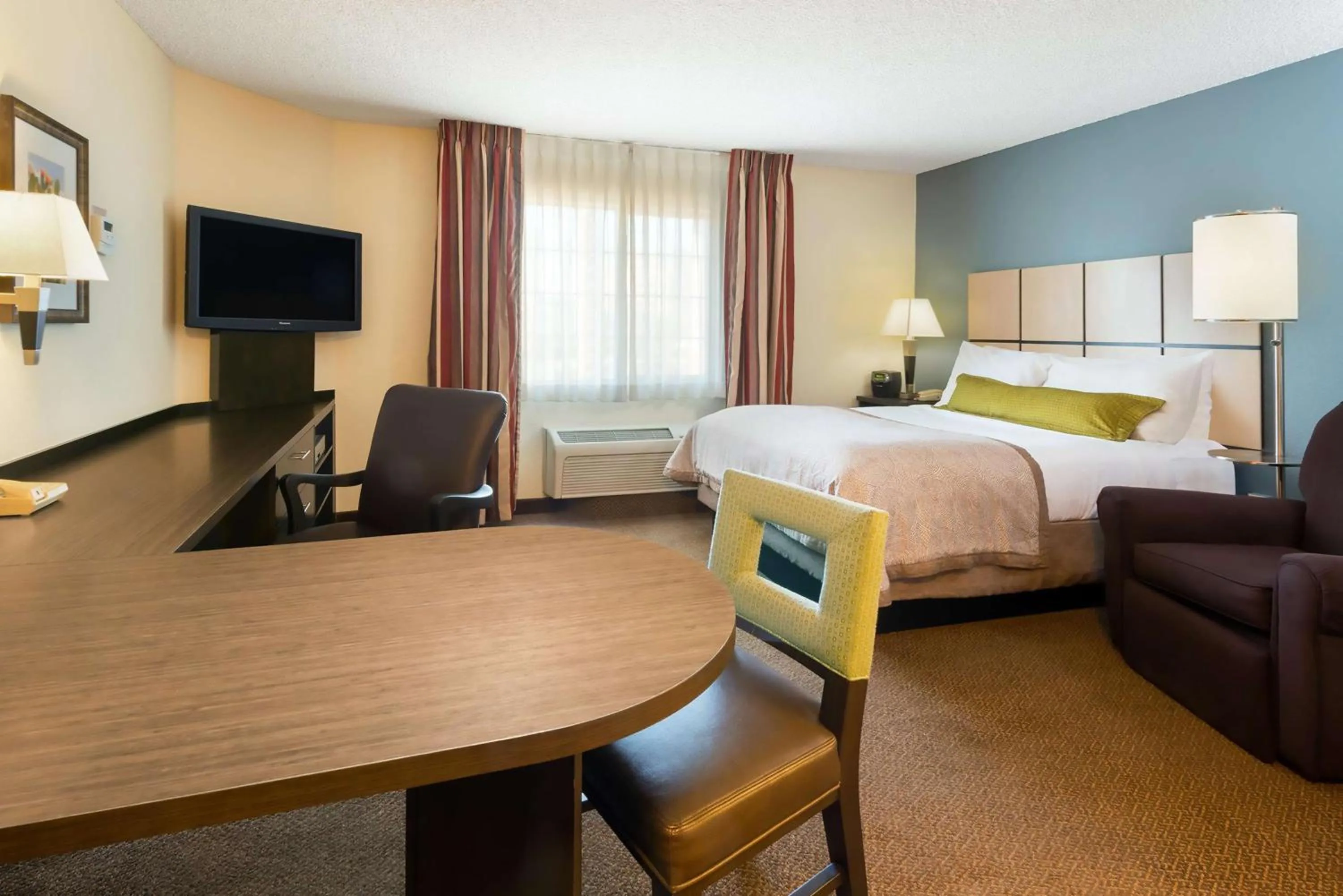 Studio Suite Queen in Sonesta Simply Suites Philadelphia Mount Laurel