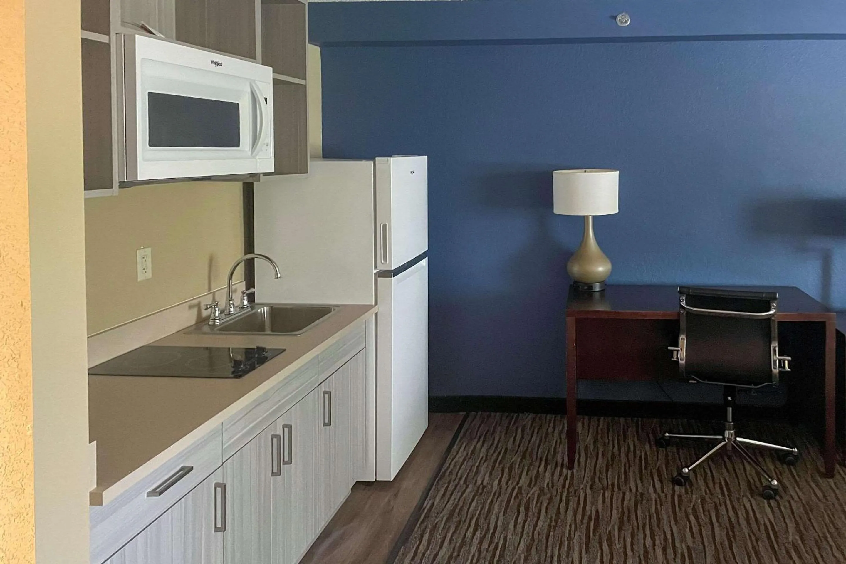 Efficiency King Suite- Non-Smoking in Suburban Studios Arlington Heights Elk Grove